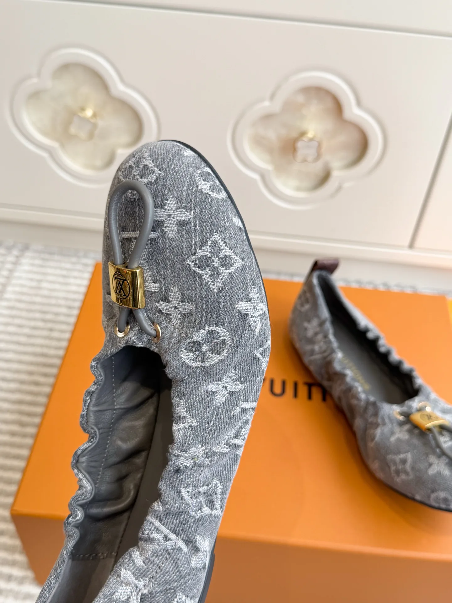 Women's Ballet Flats LOUIS VUITTON 18414281