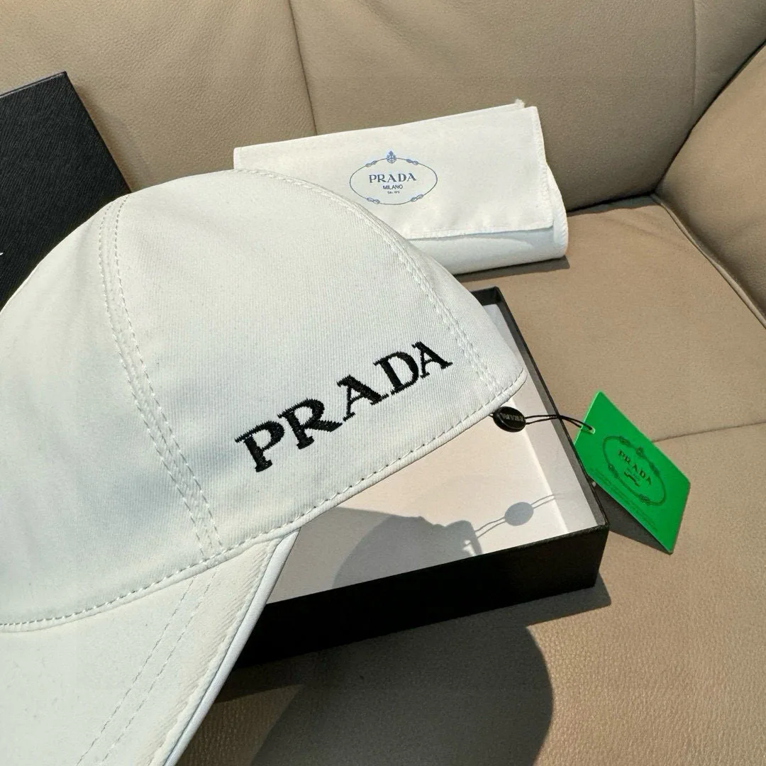 Hats PRADA 17515249