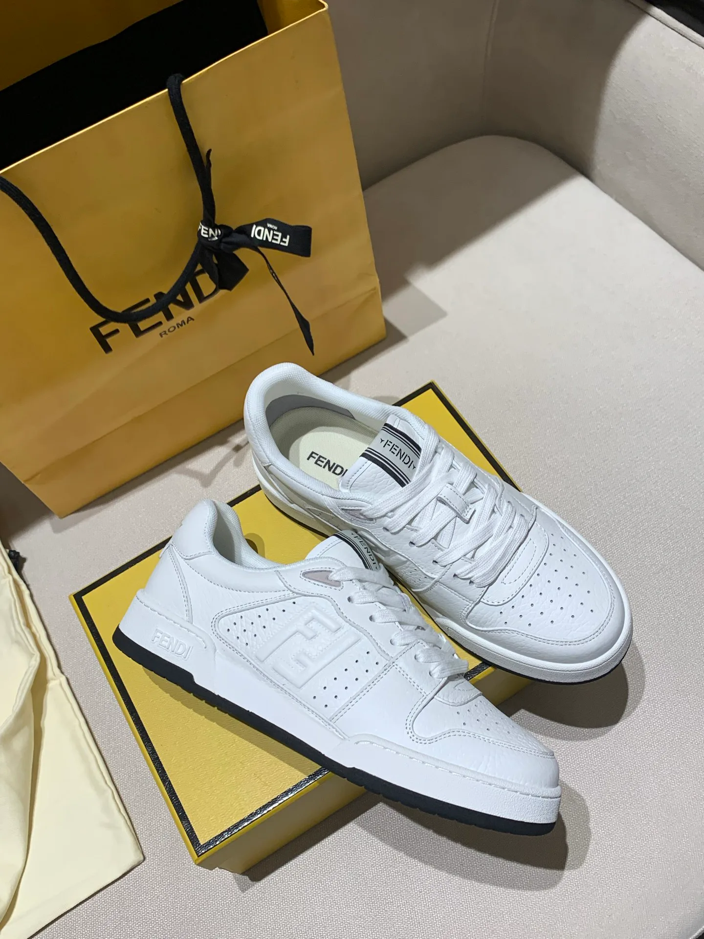 Women's Sneakers FENDI 18228115