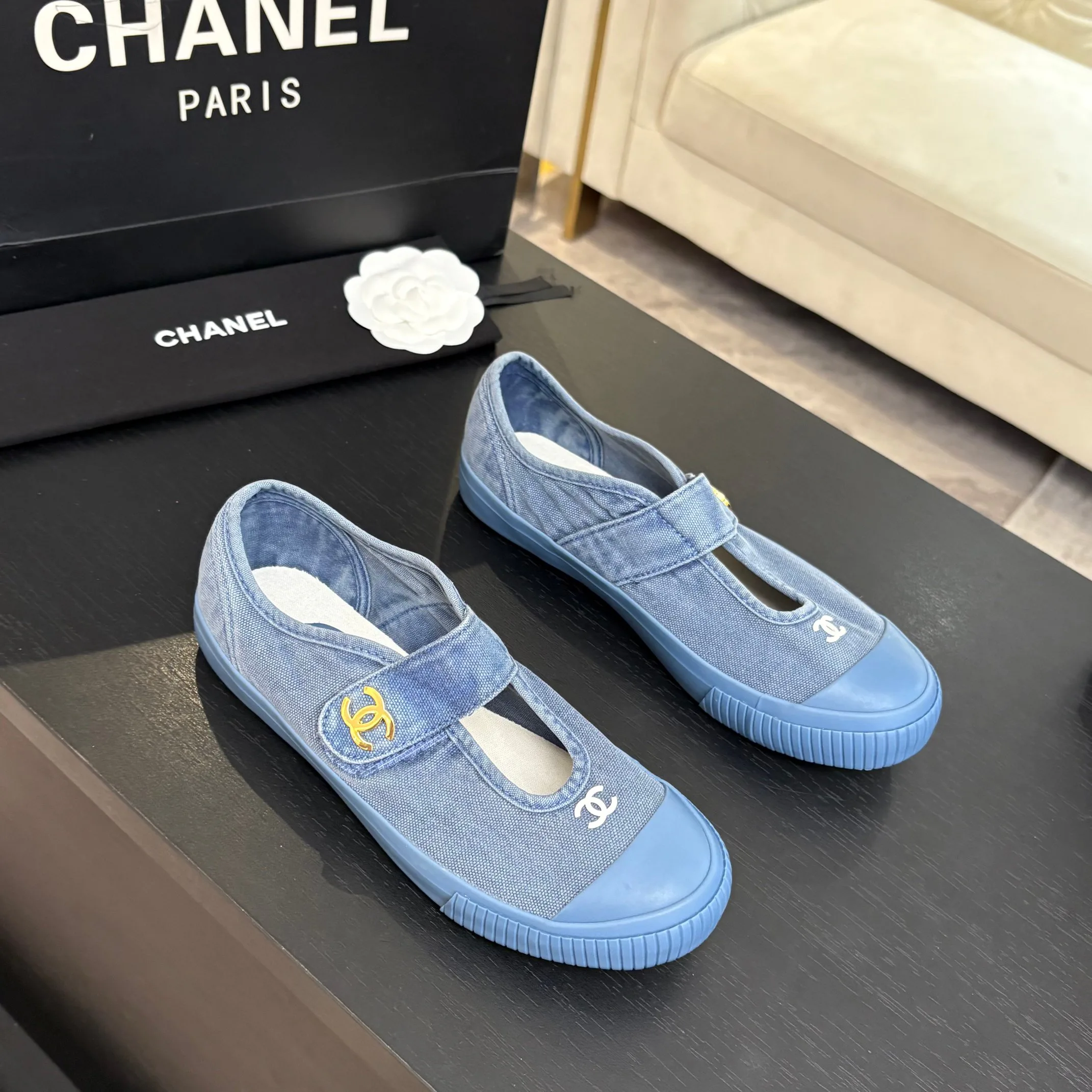 Women's Sneakers CHANEL 18062817