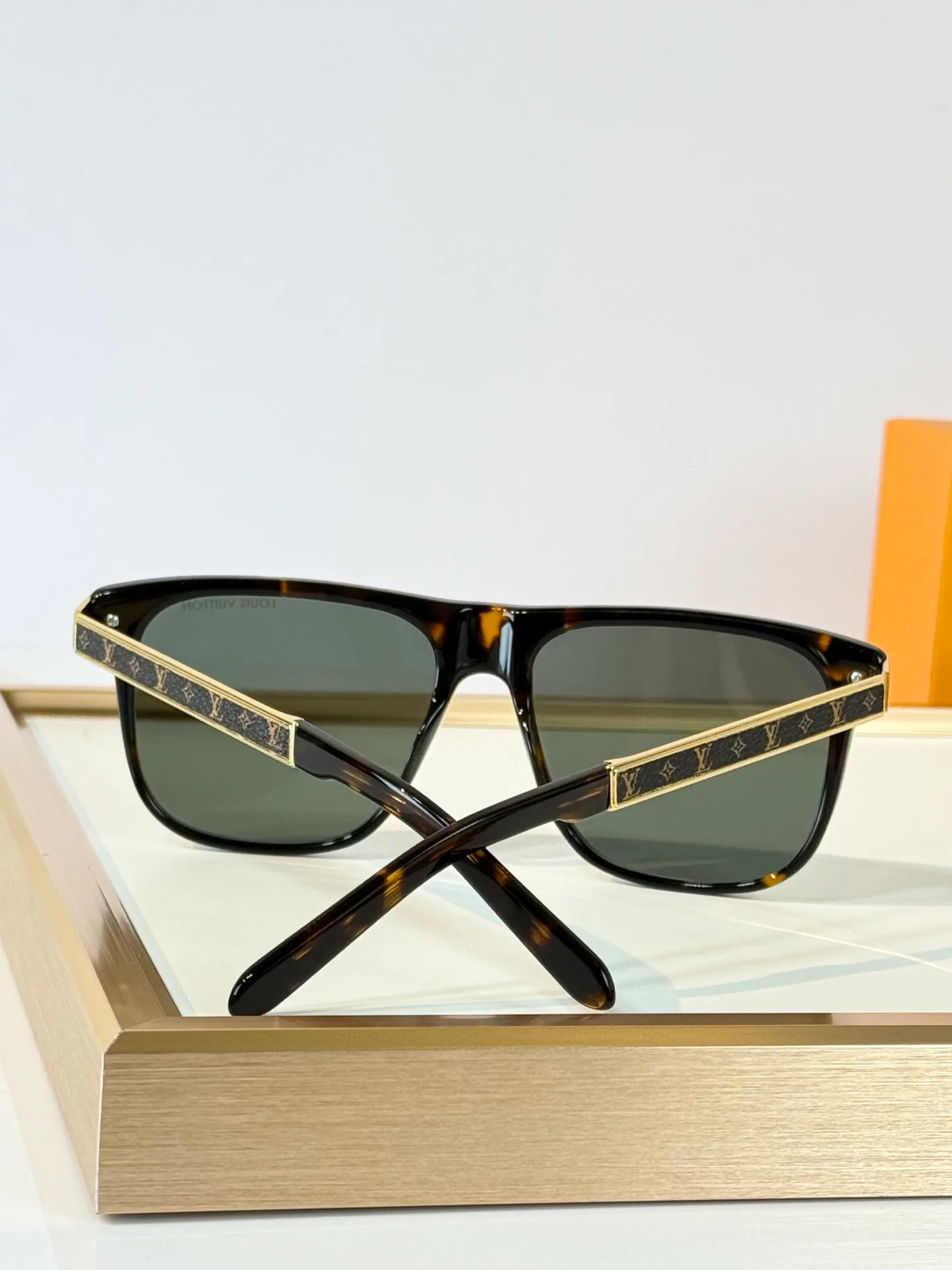 Glasses LOUIS VUITTON 18118087
