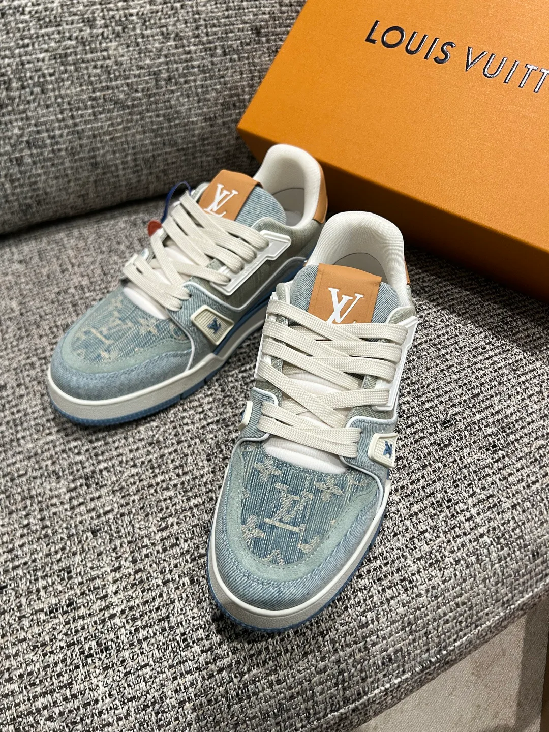 Women's Sneakers LOUIS VUITTON 18080170