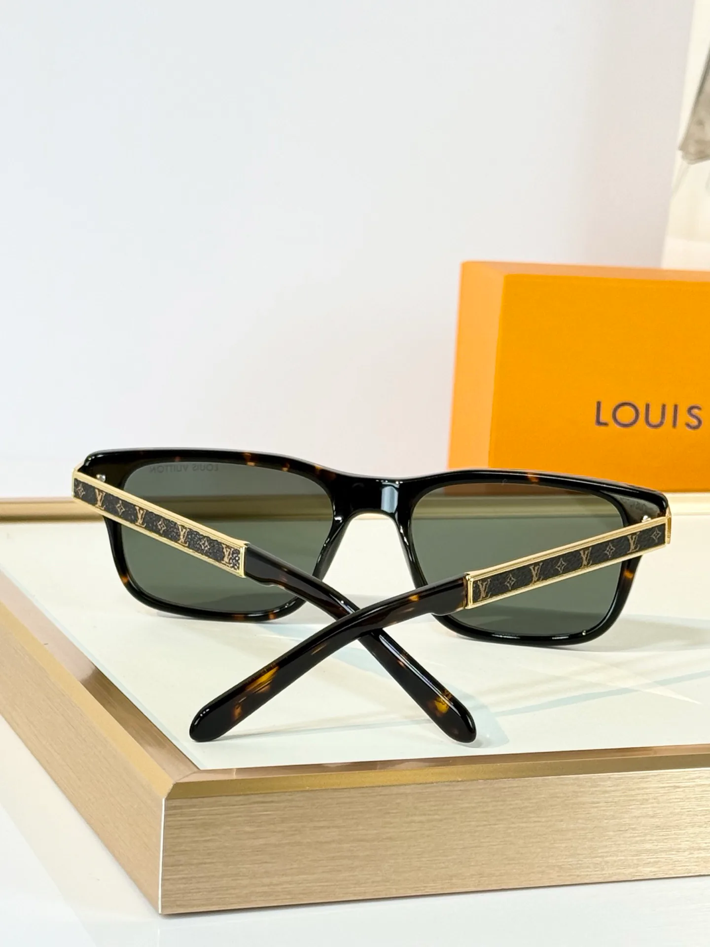 Glasses LOUIS VUITTON 18118139