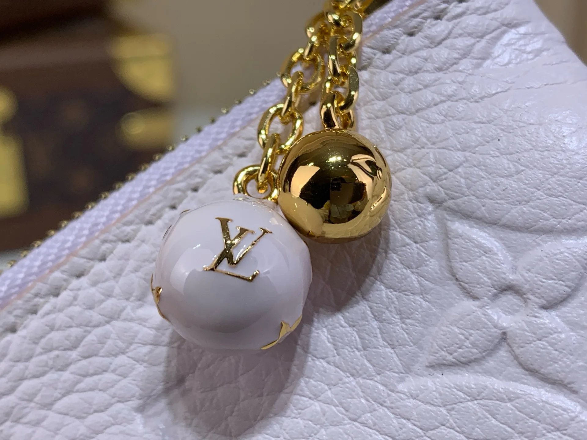 Women's Clutches LOUIS VUITTON 17499377