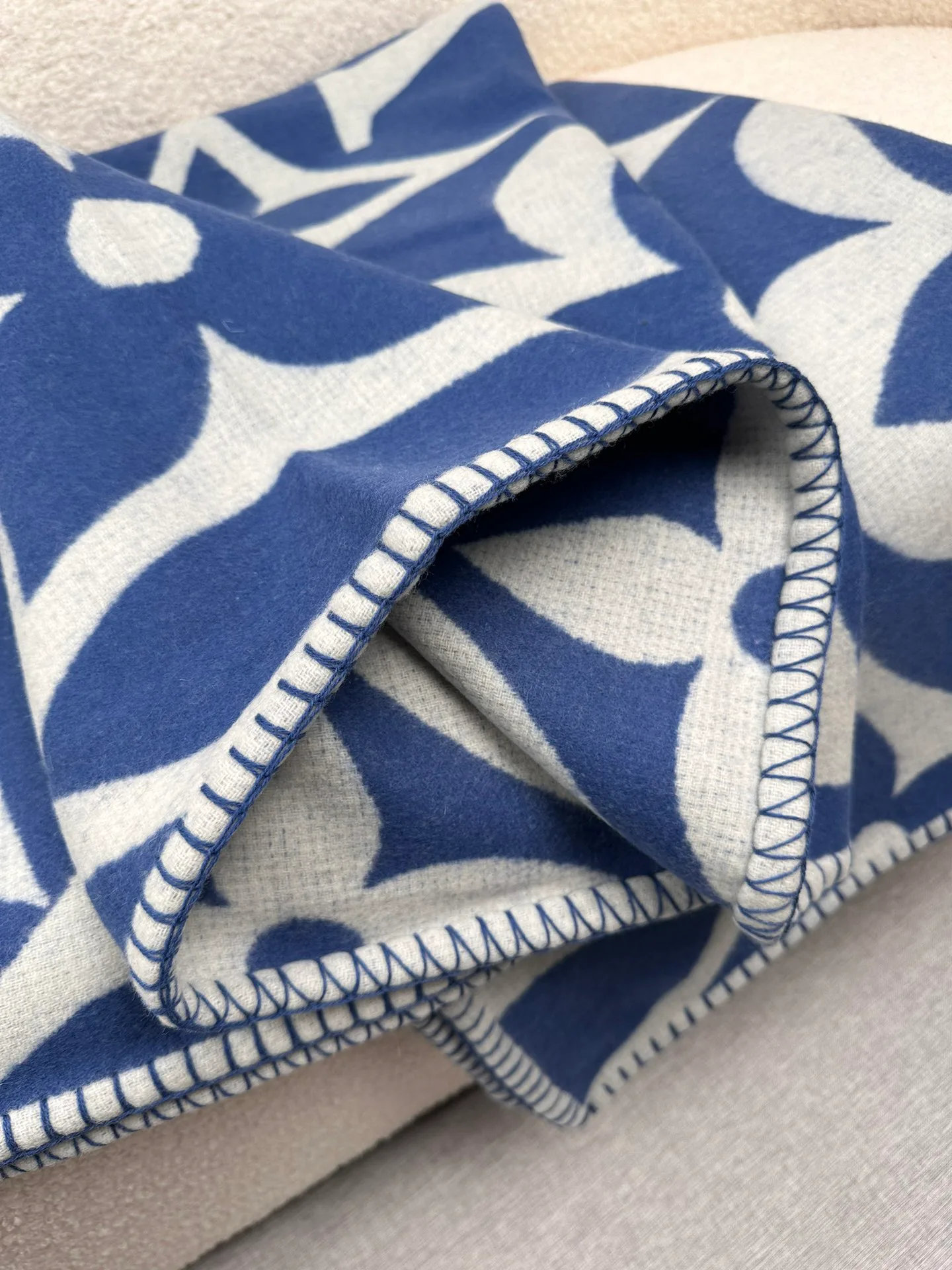 Textiles LOUIS VUITTON 18002658