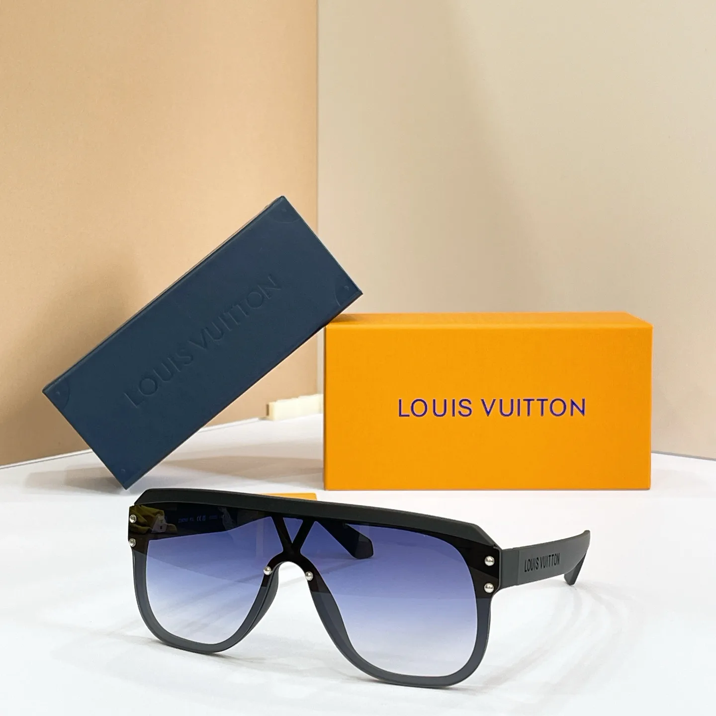Glasses LOUIS VUITTON 17495845
