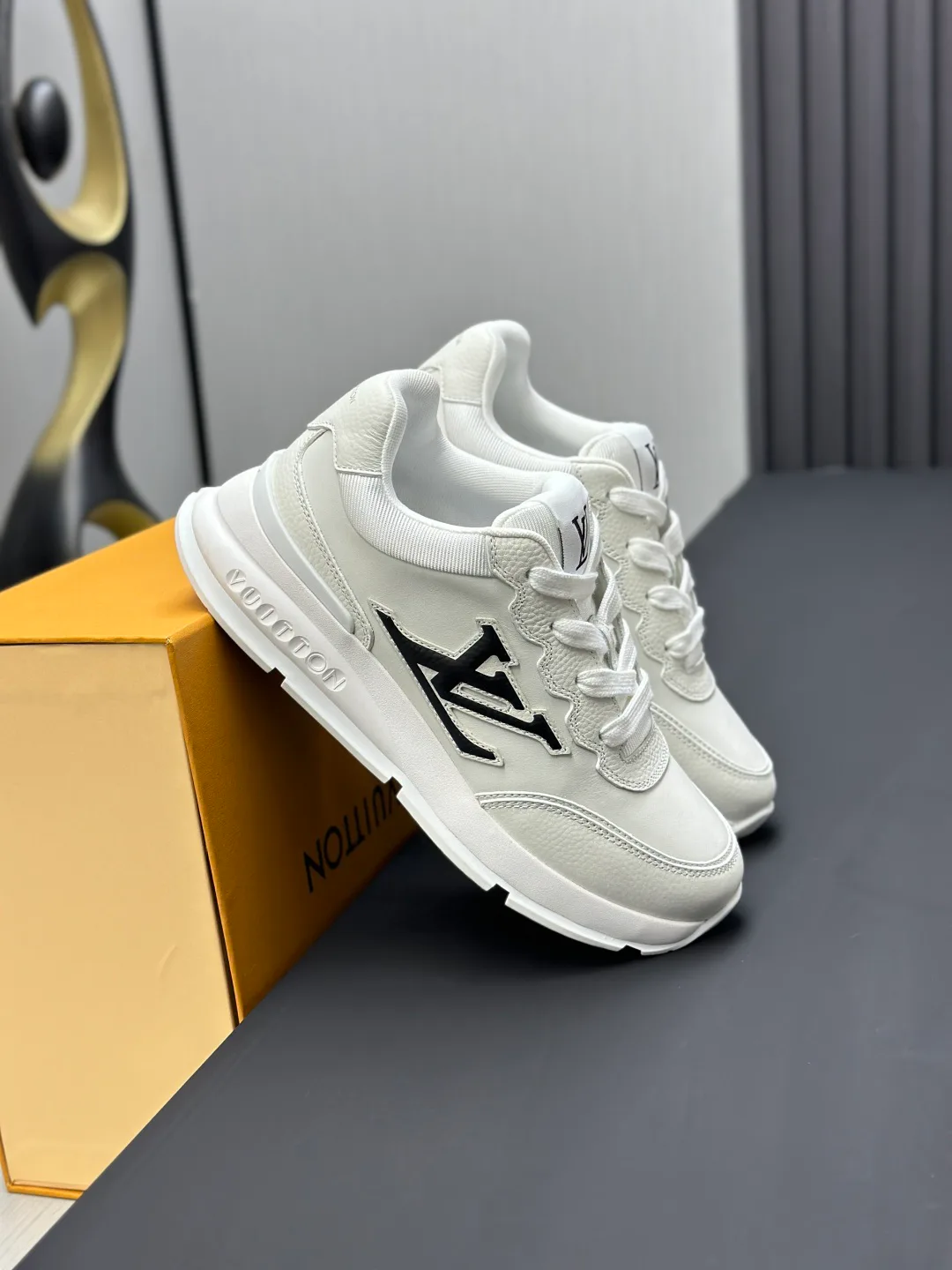 Women's Sneakers LOUIS VUITTON 18212263