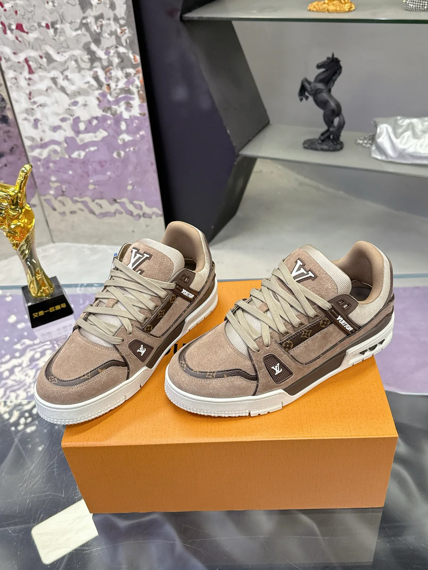 Women's Sneakers LOUIS VUITTON 17530416