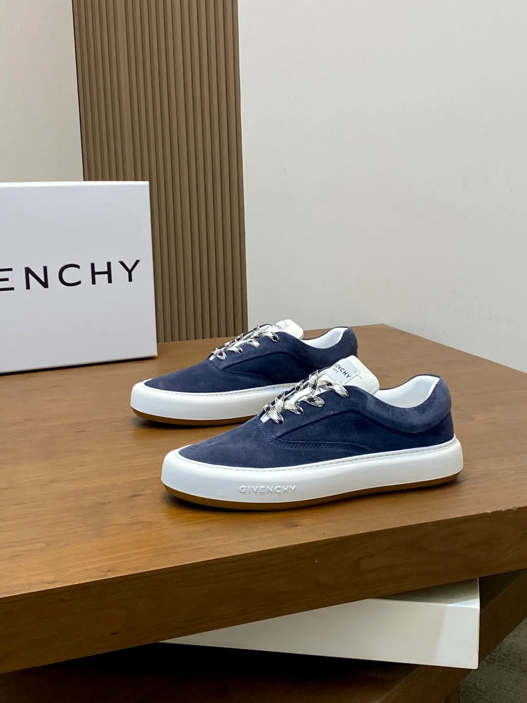 Men's Sneakers GIVENCHY 18449118