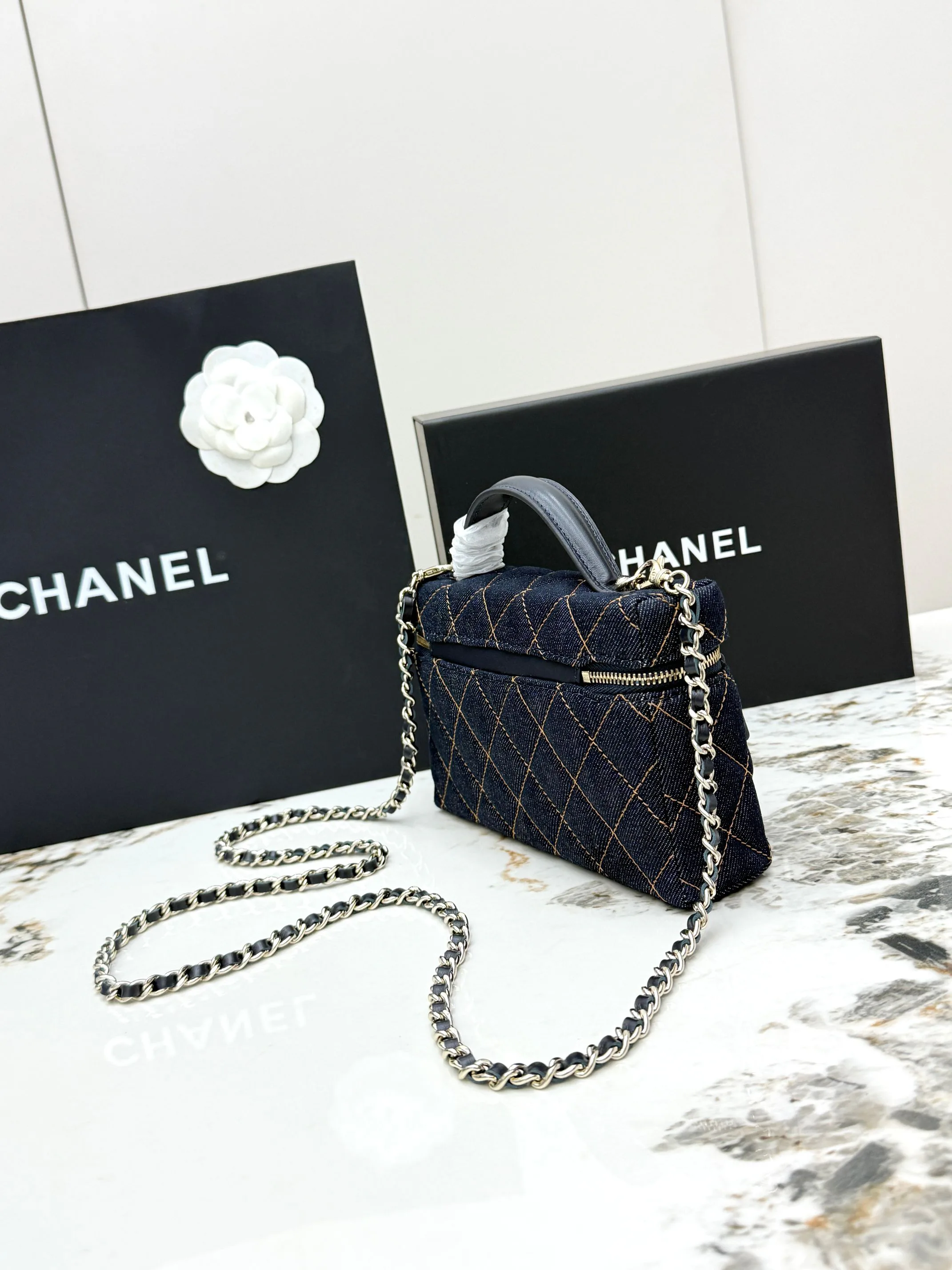 Women's Classic Handbags CHANEL 17949107