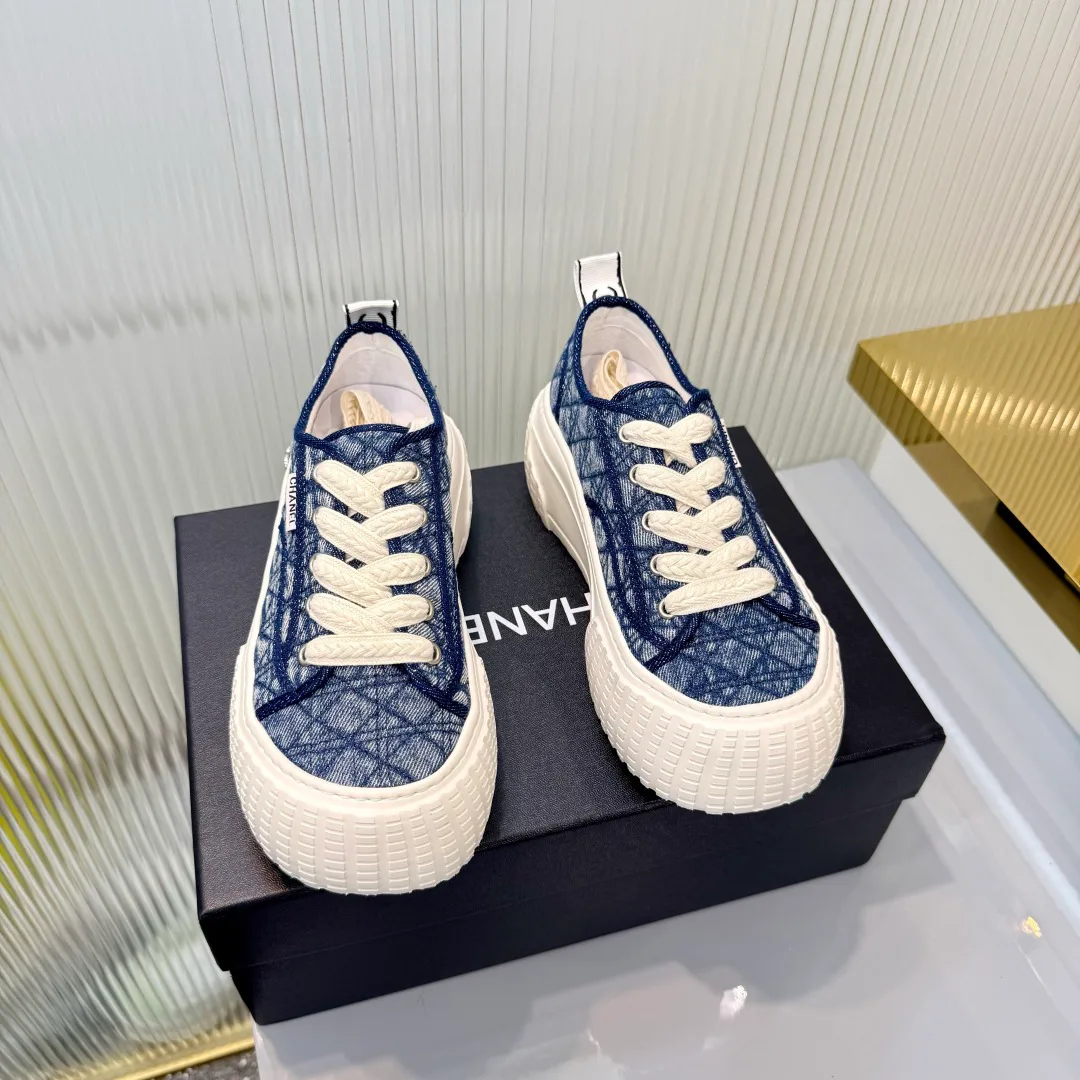 Women's Sneakers CHANEL 18366986