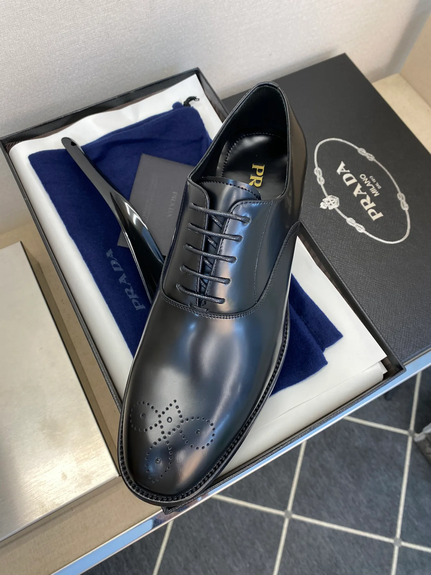 Men's Loafers And Dress Shoes PRADA 18079120