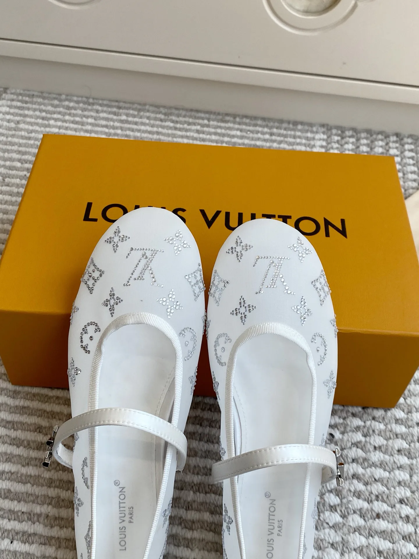 Women's Ballet Flats LOUIS VUITTON 18135116