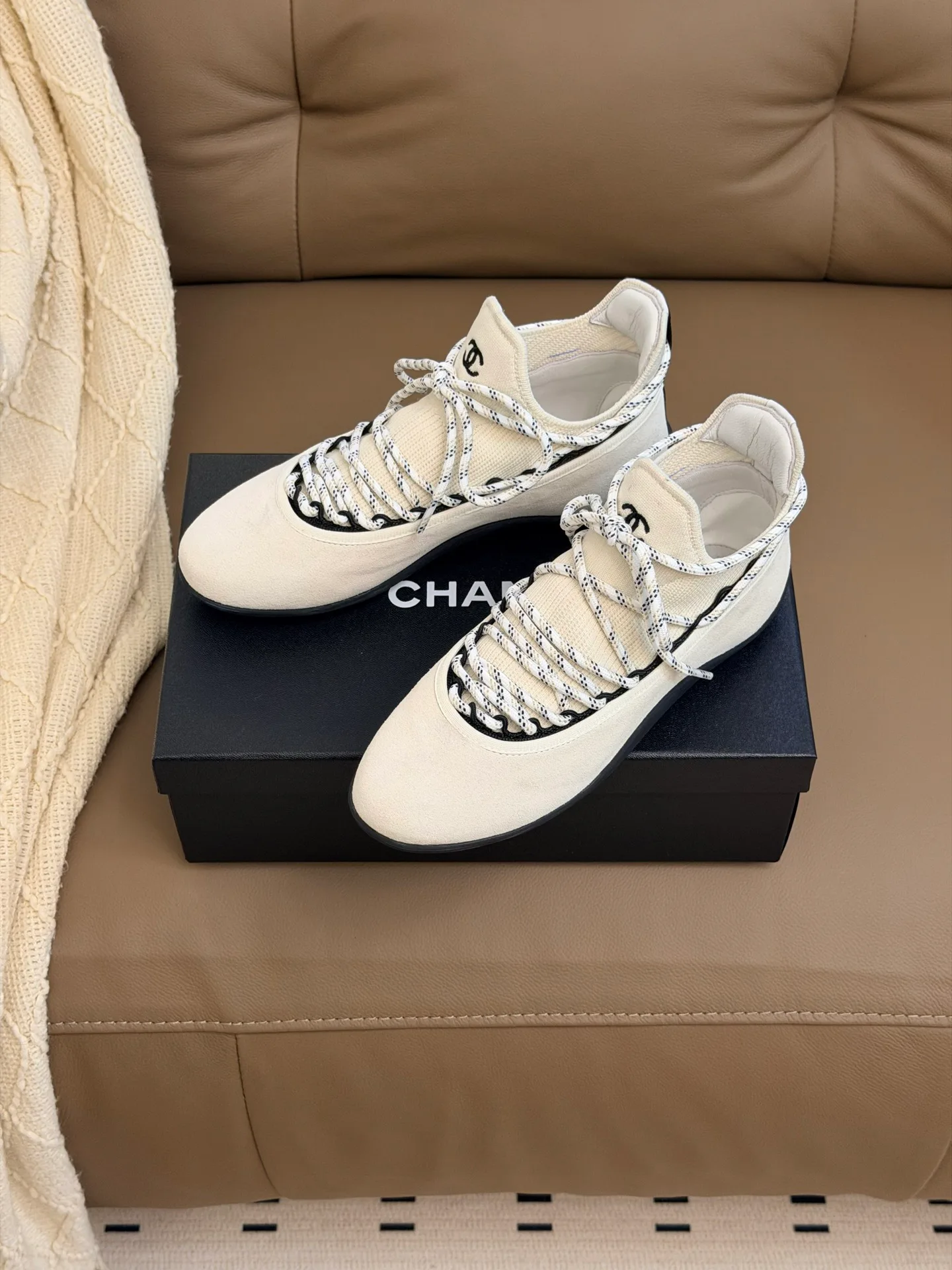 Women's Sneakers CHANEL 17510619