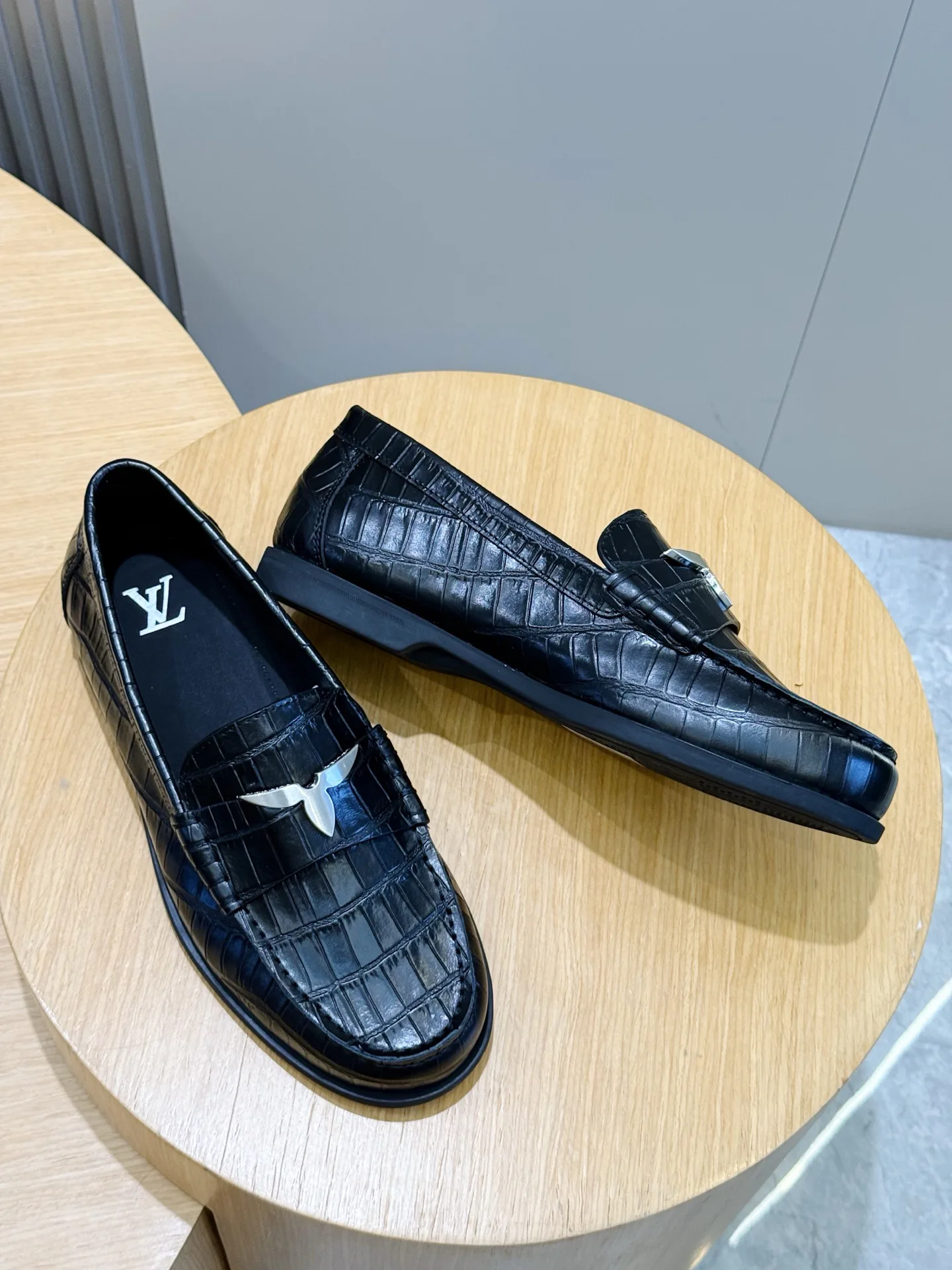 Men's Loafers And Dress Shoes LOUIS VUITTON 18277847