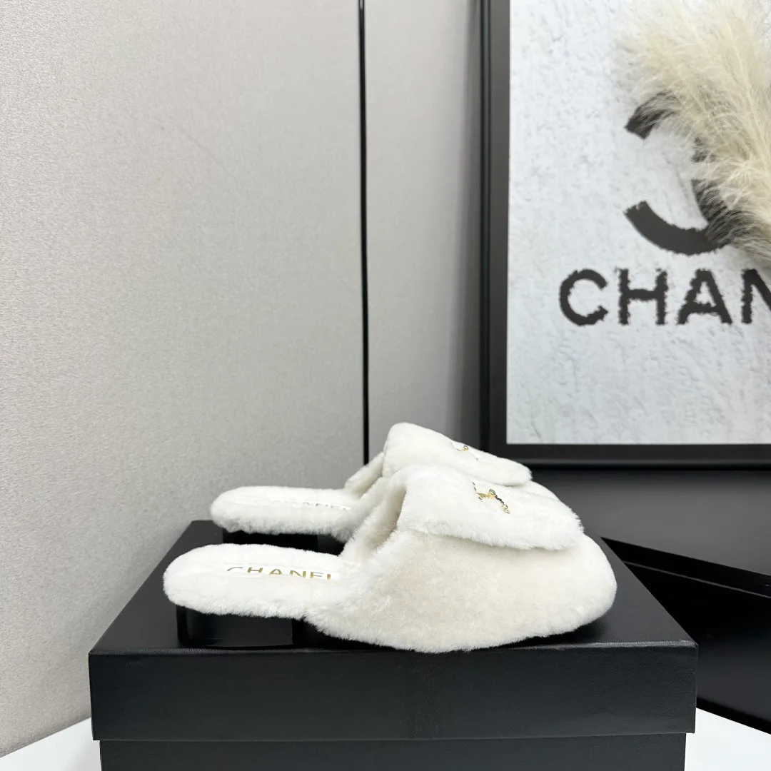 Women's Slippers CHANEL 18436112