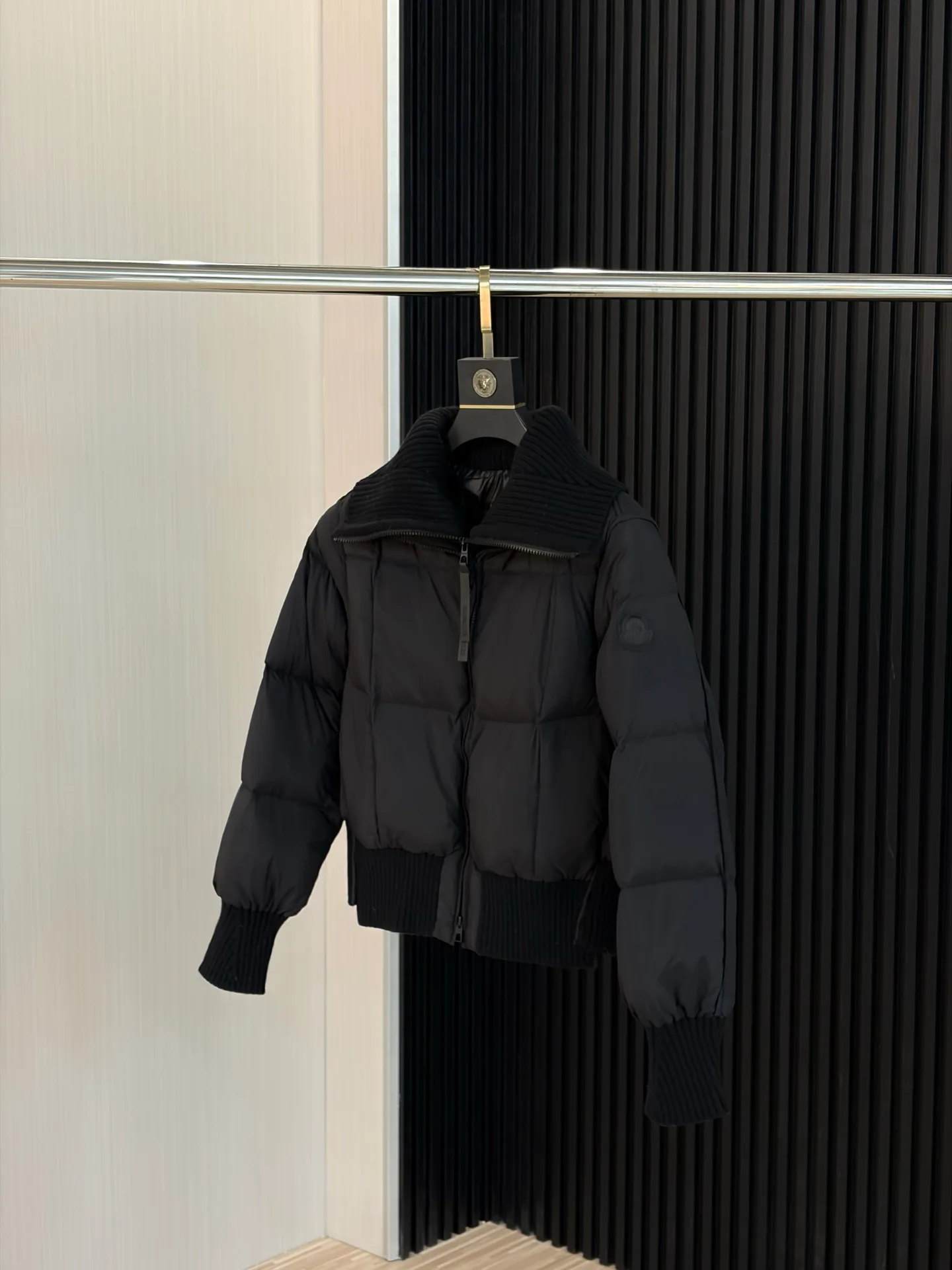 Women's Jackets And Down Jackets MONCLER 18335649
