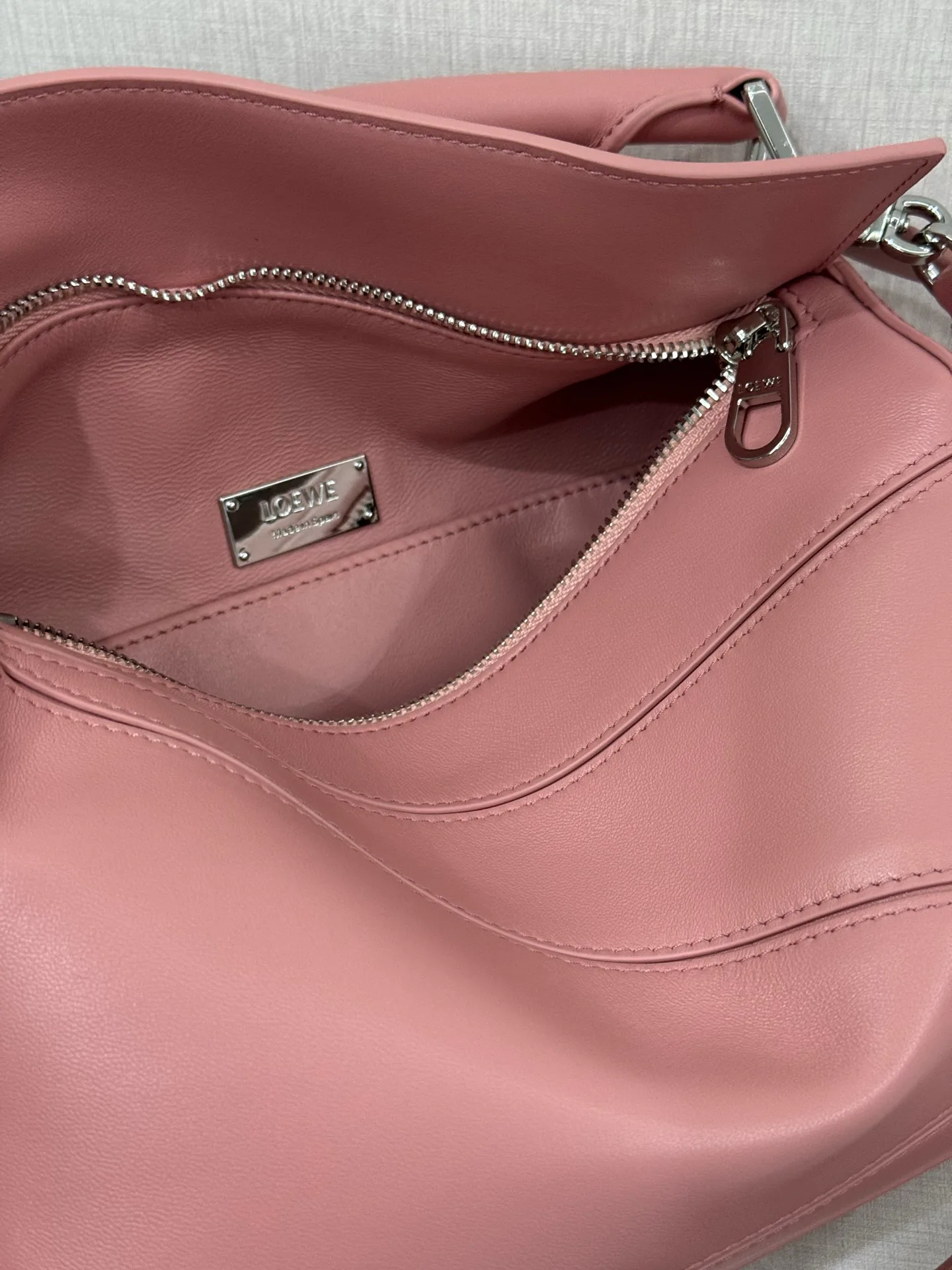 Women's Classic Handbags LOEWE 18434821