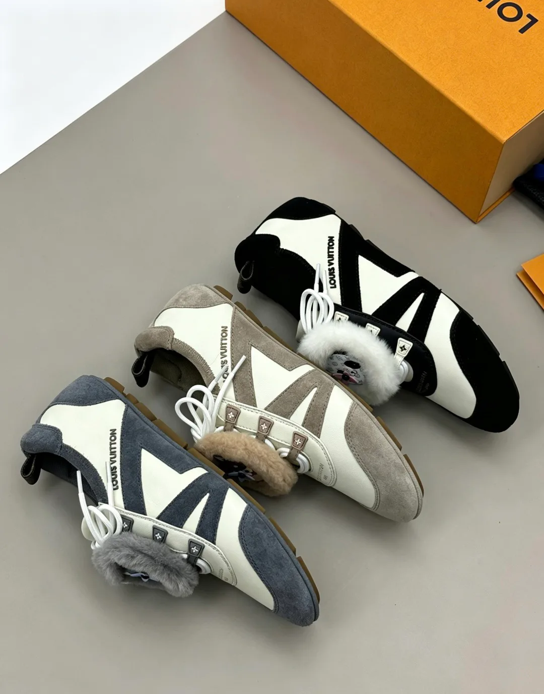 Women's Sneakers LOUIS VUITTON 18006209