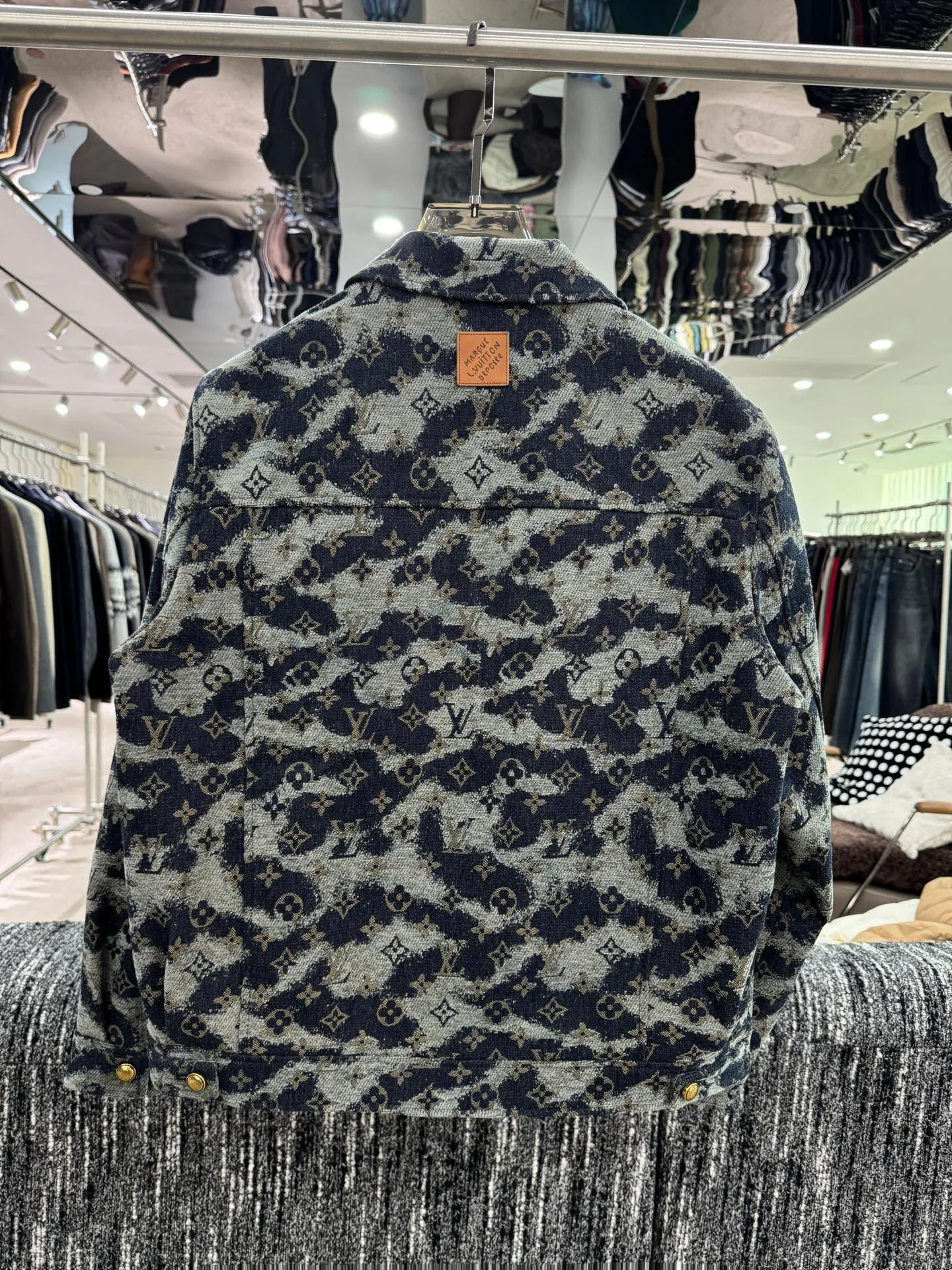 Men's Jackets And Down Jackets LOUIS VUITTON 18084247