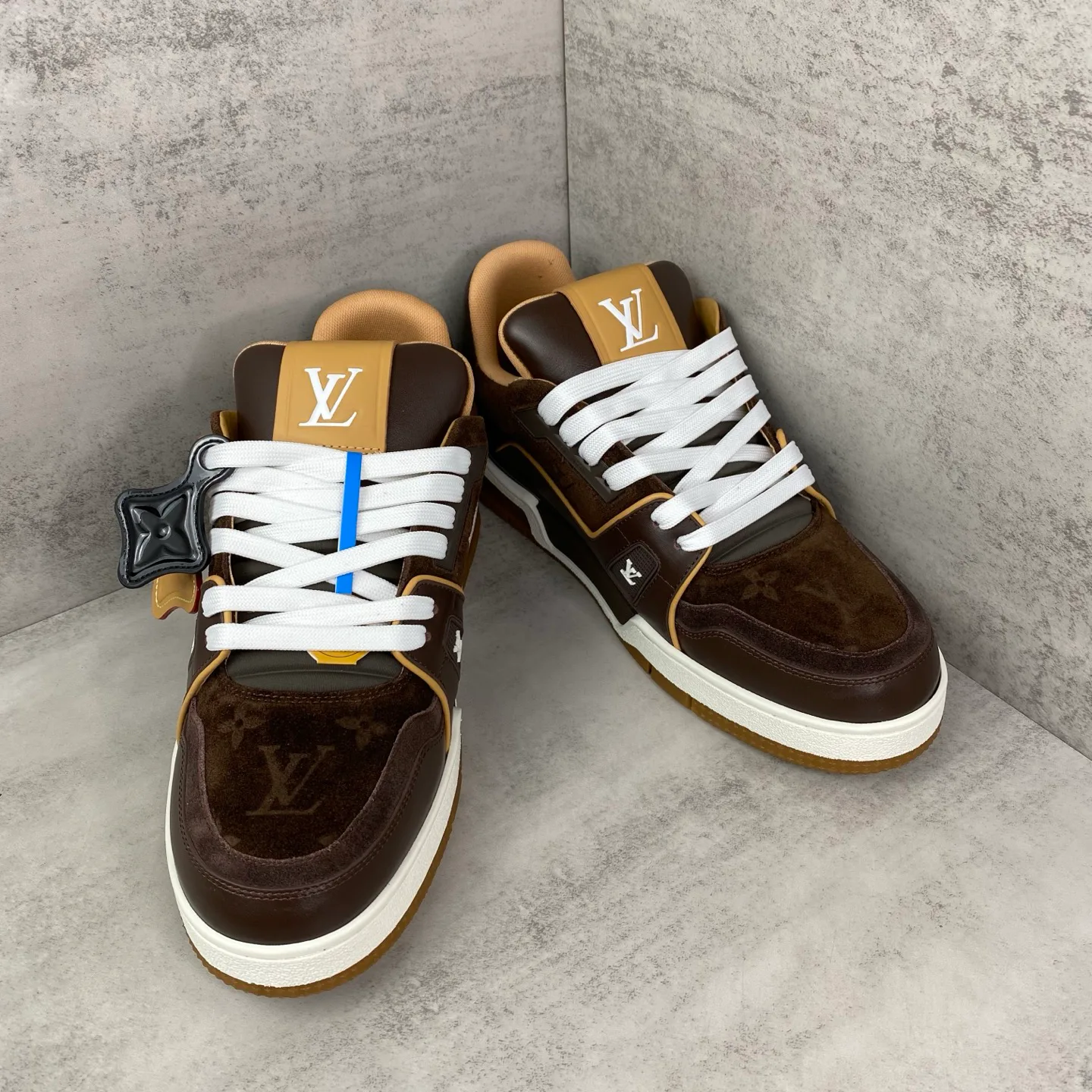 Women's Sneakers LOUIS VUITTON 18535716