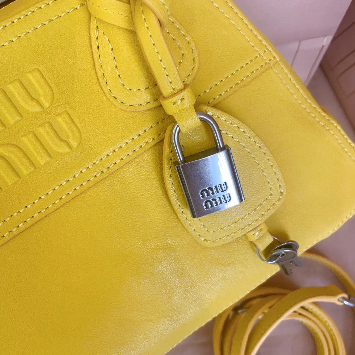 Классические Сумки Женские Miu Miu 18602451