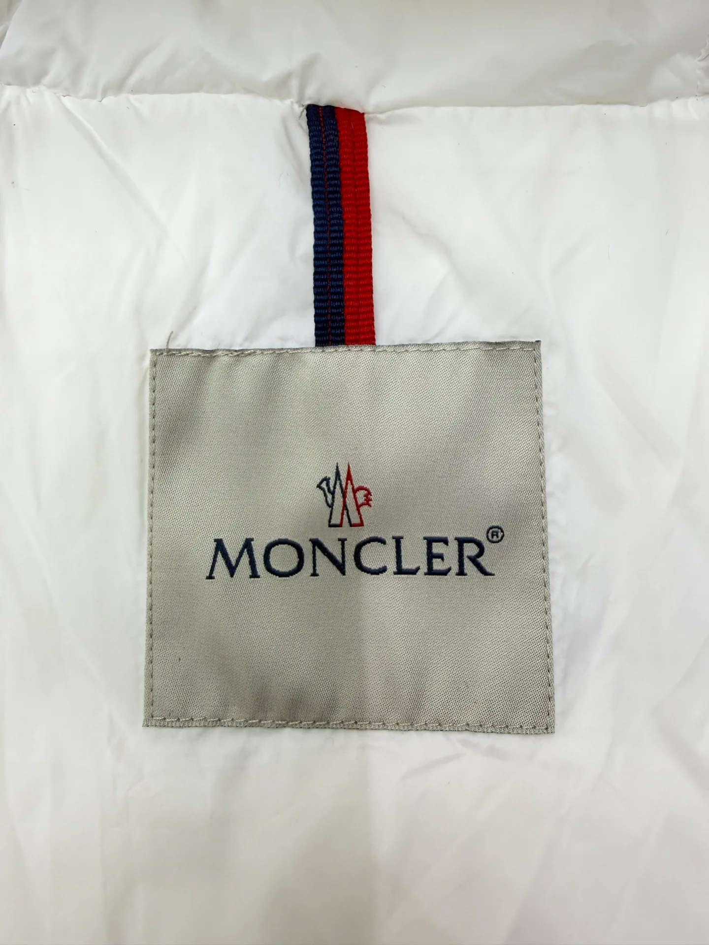 Women's Jackets And Down Jackets MONCLER 18346149
