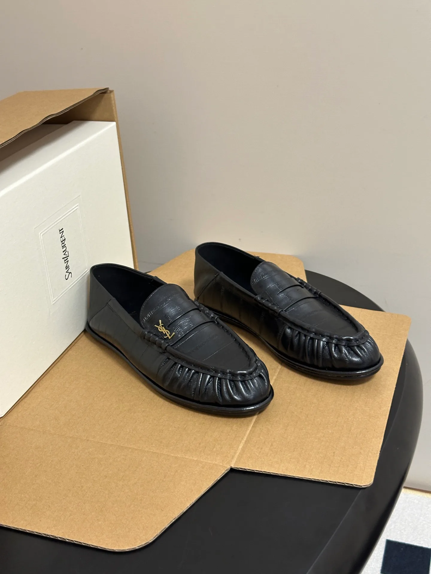 Women's Loafers And Moccasins SAINT LAURENT 18049116