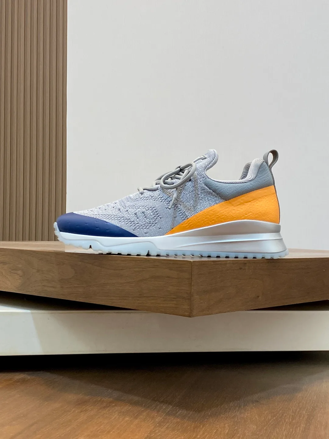 Men's Sneakers LOUIS VUITTON 18078944