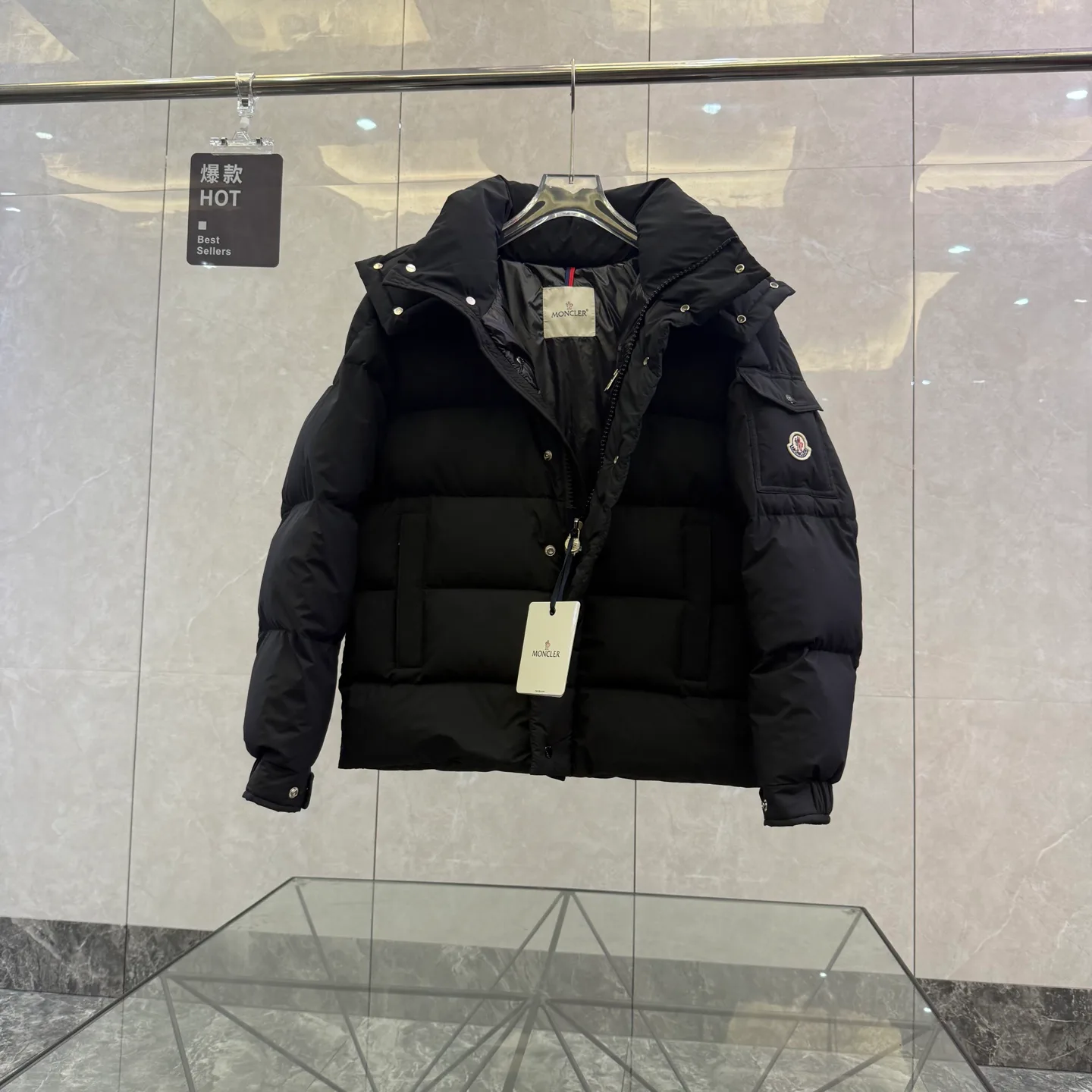 Women's Jackets And Down Jackets MONCLER 17913905