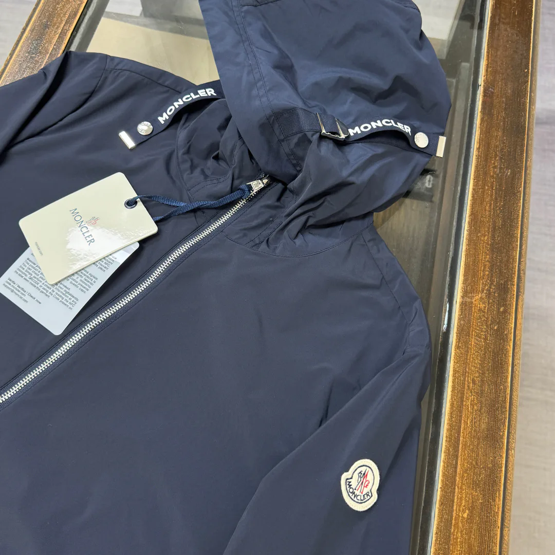 Women's Jackets And Down Jackets MONCLER 18416530