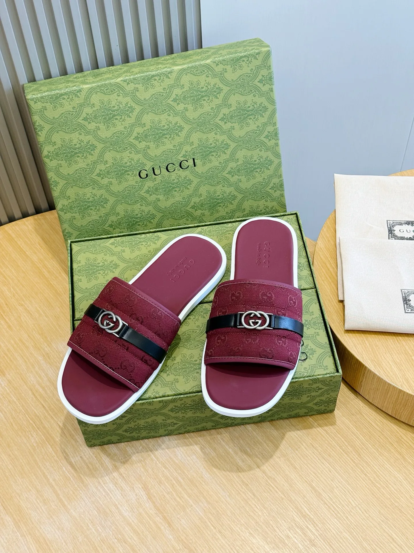 Men's Flip-Flops GUCCI 17349634