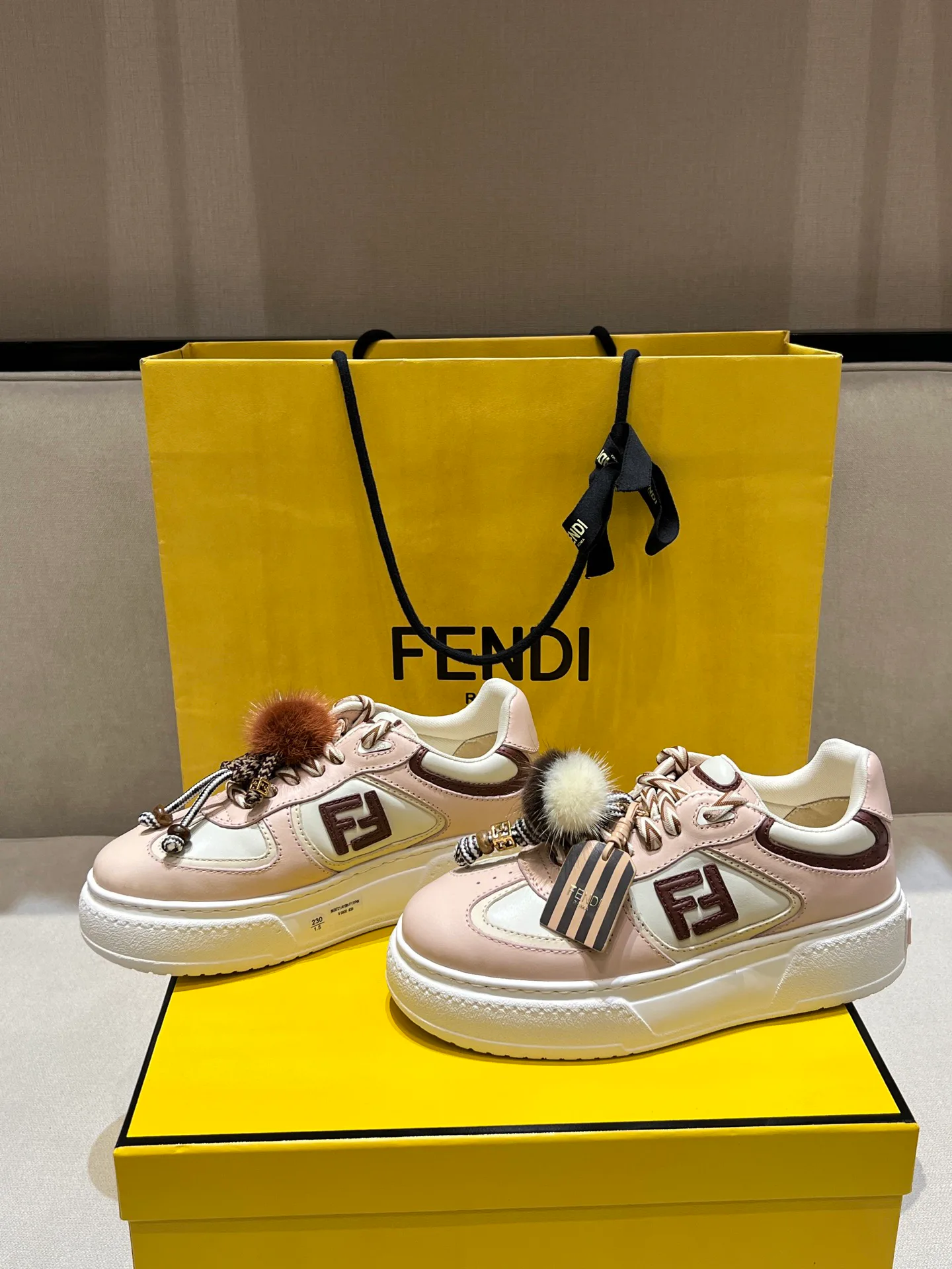 Women's Sneakers FENDI 18020651