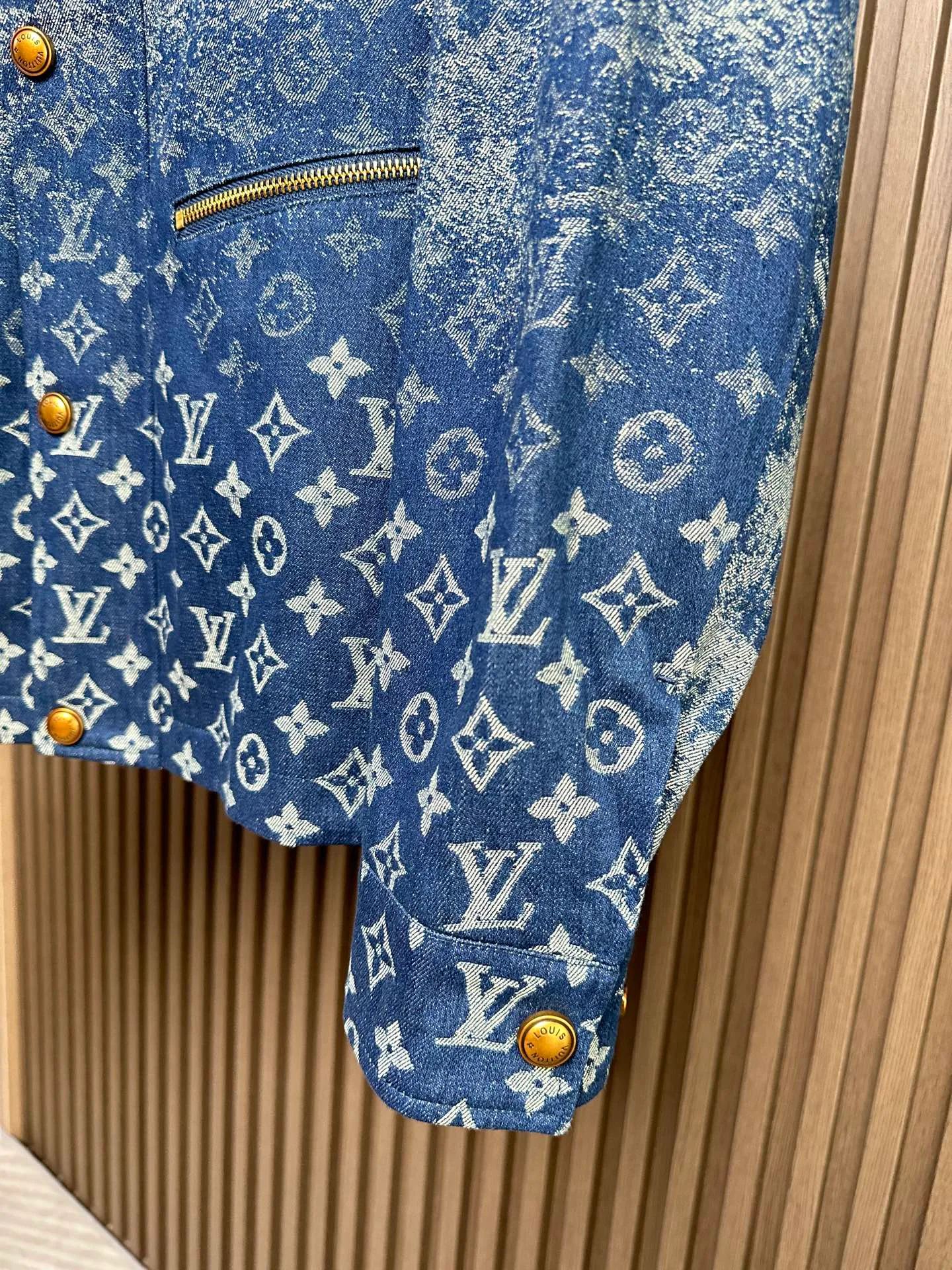 Men's Jackets And Down Jackets LOUIS VUITTON 18109844