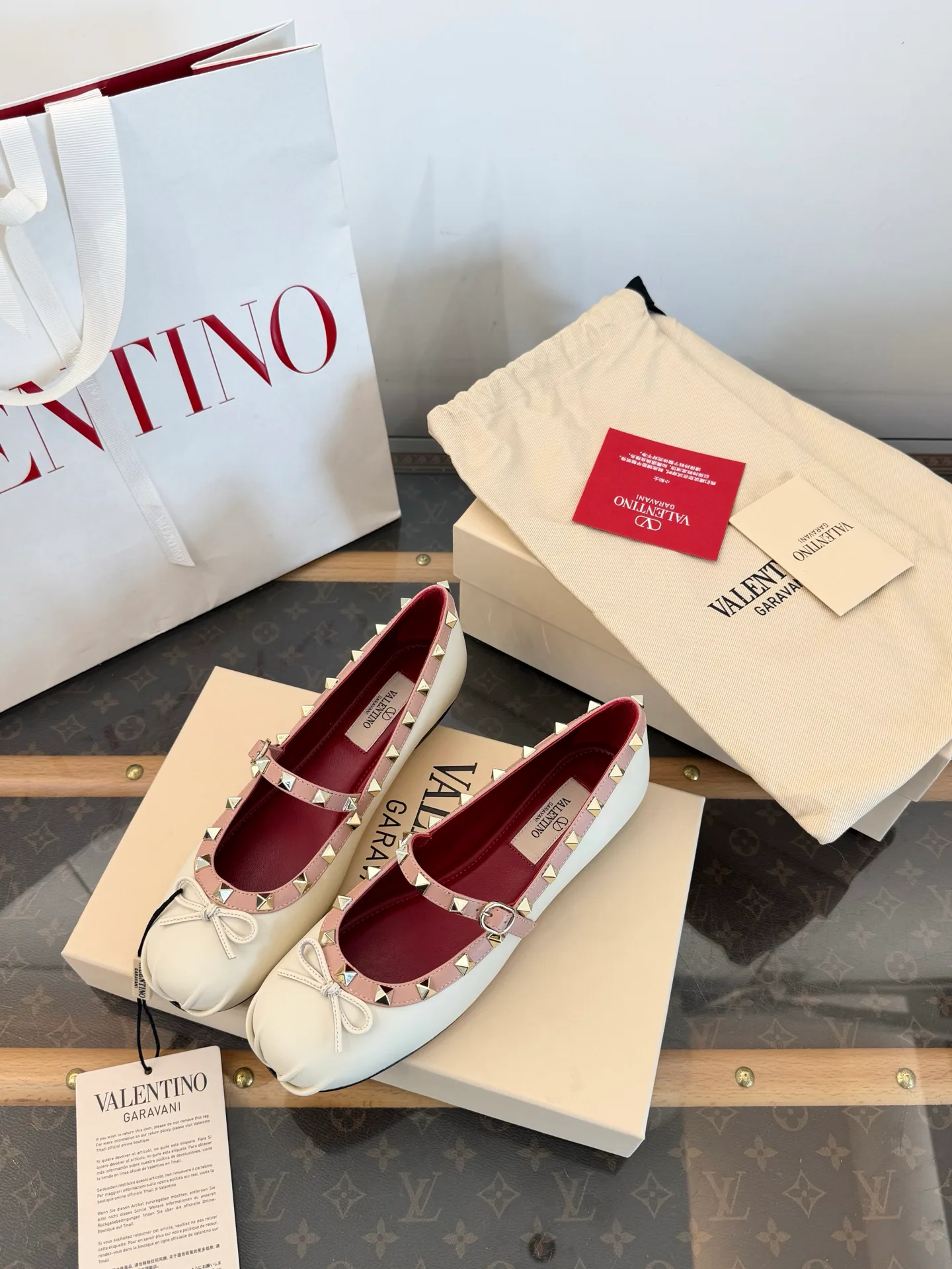 Women's Ballet Flats VALENTINO 18133435