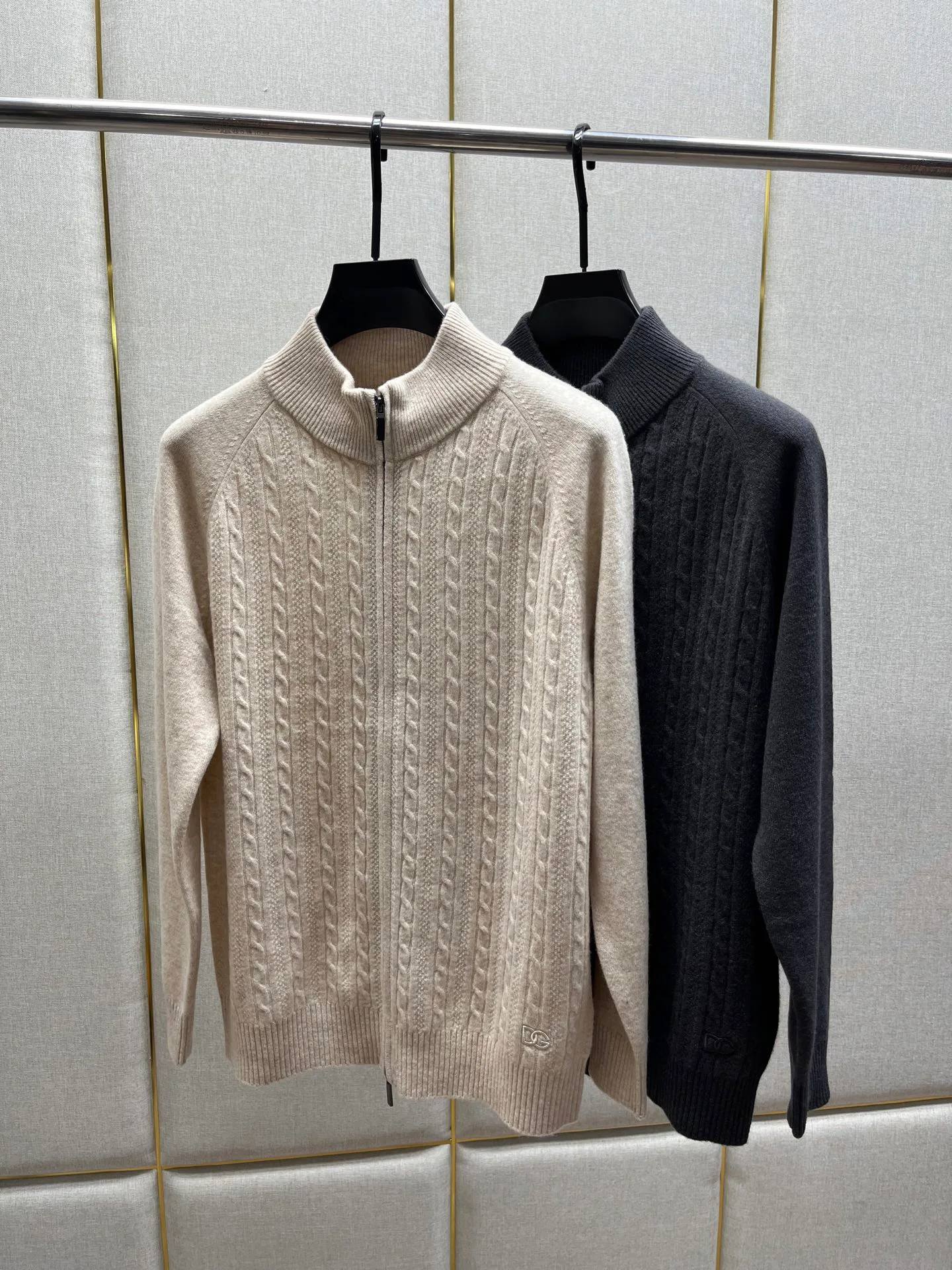 Men's Jumpers And Sweaters DOLCE & GABBANA 18109029