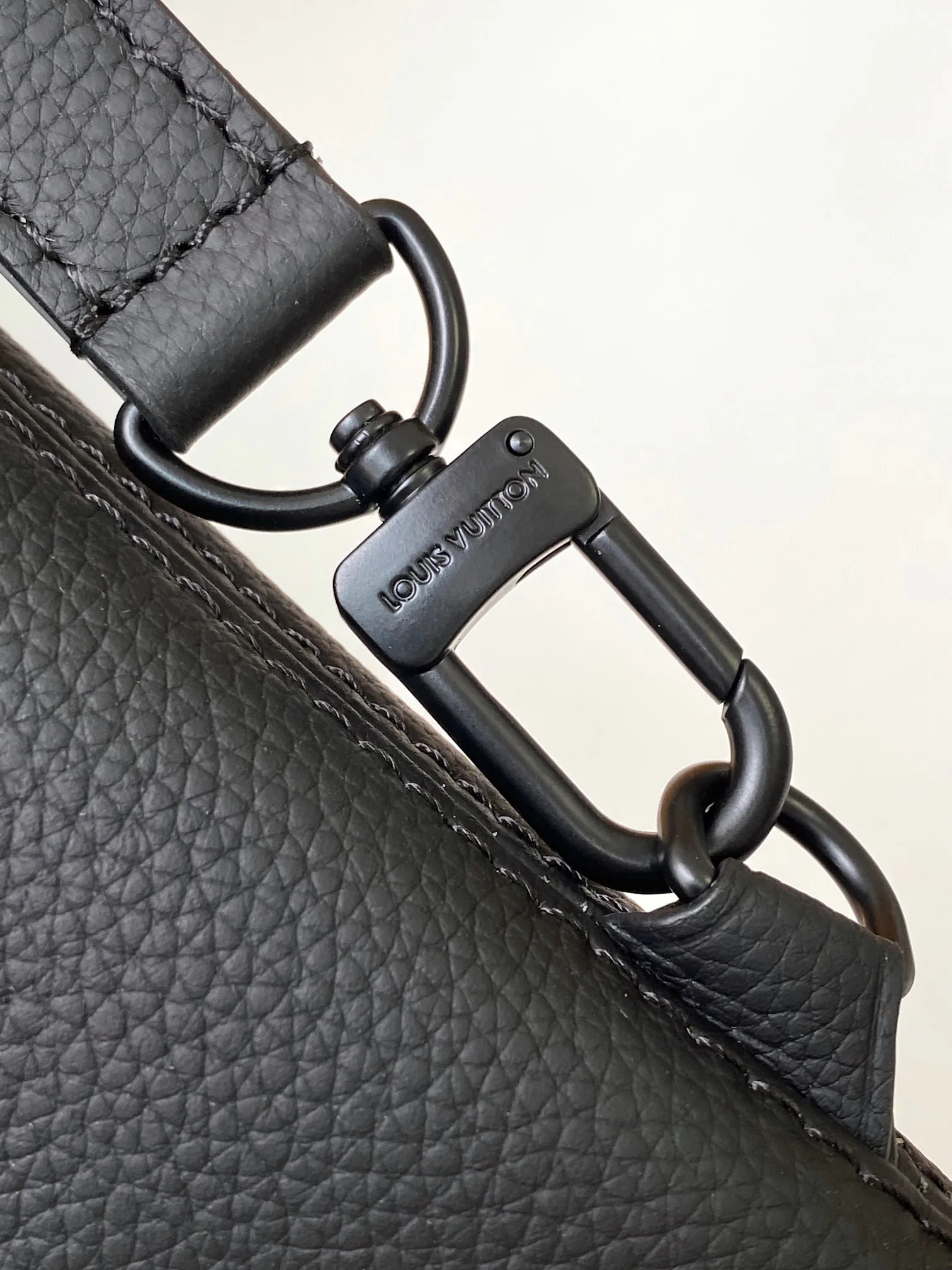 Women's Clutches LOUIS VUITTON 17943395