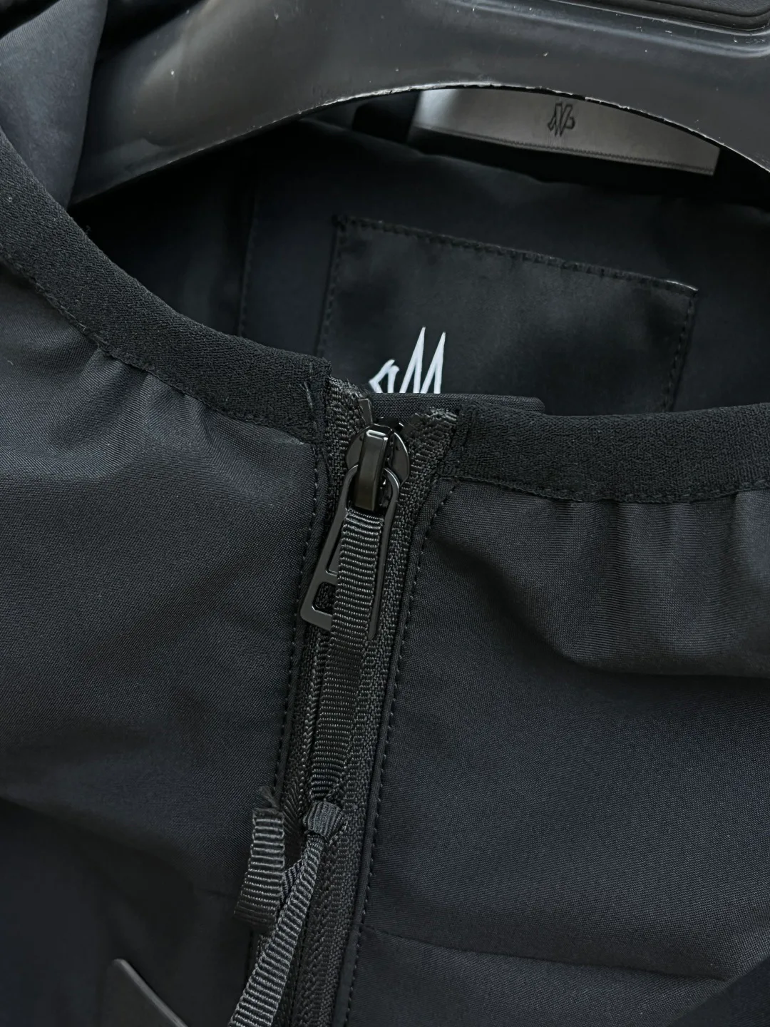 Men's Jackets And Down Jackets MONCLER 18244037