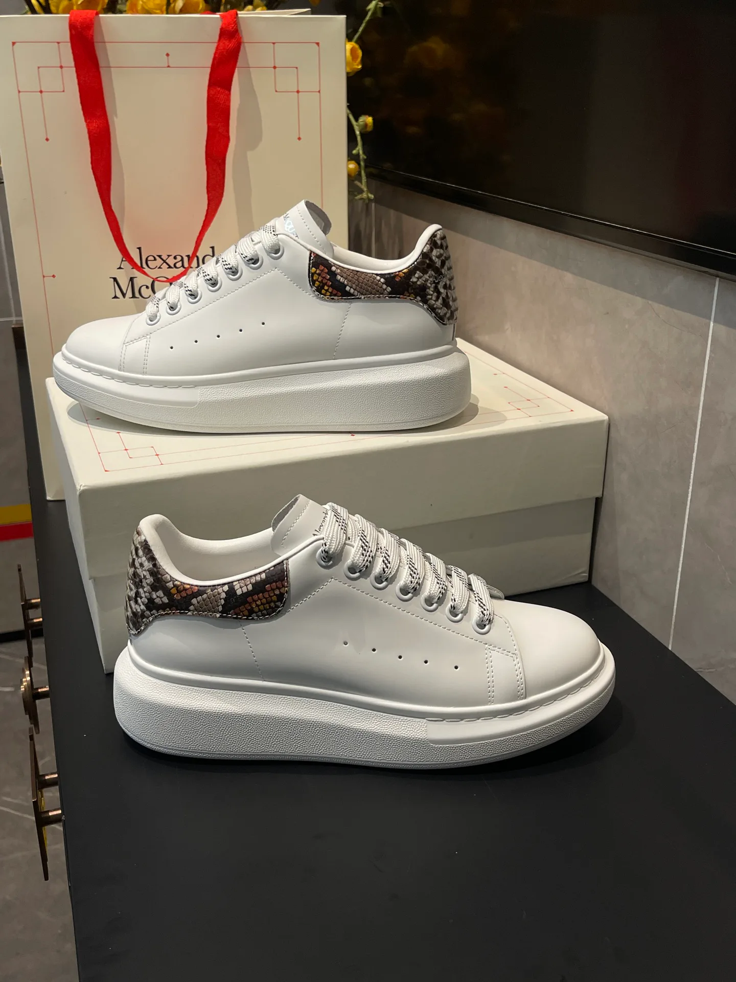 Women's Sneakers ALEXANDER MCQUEEN 17827937