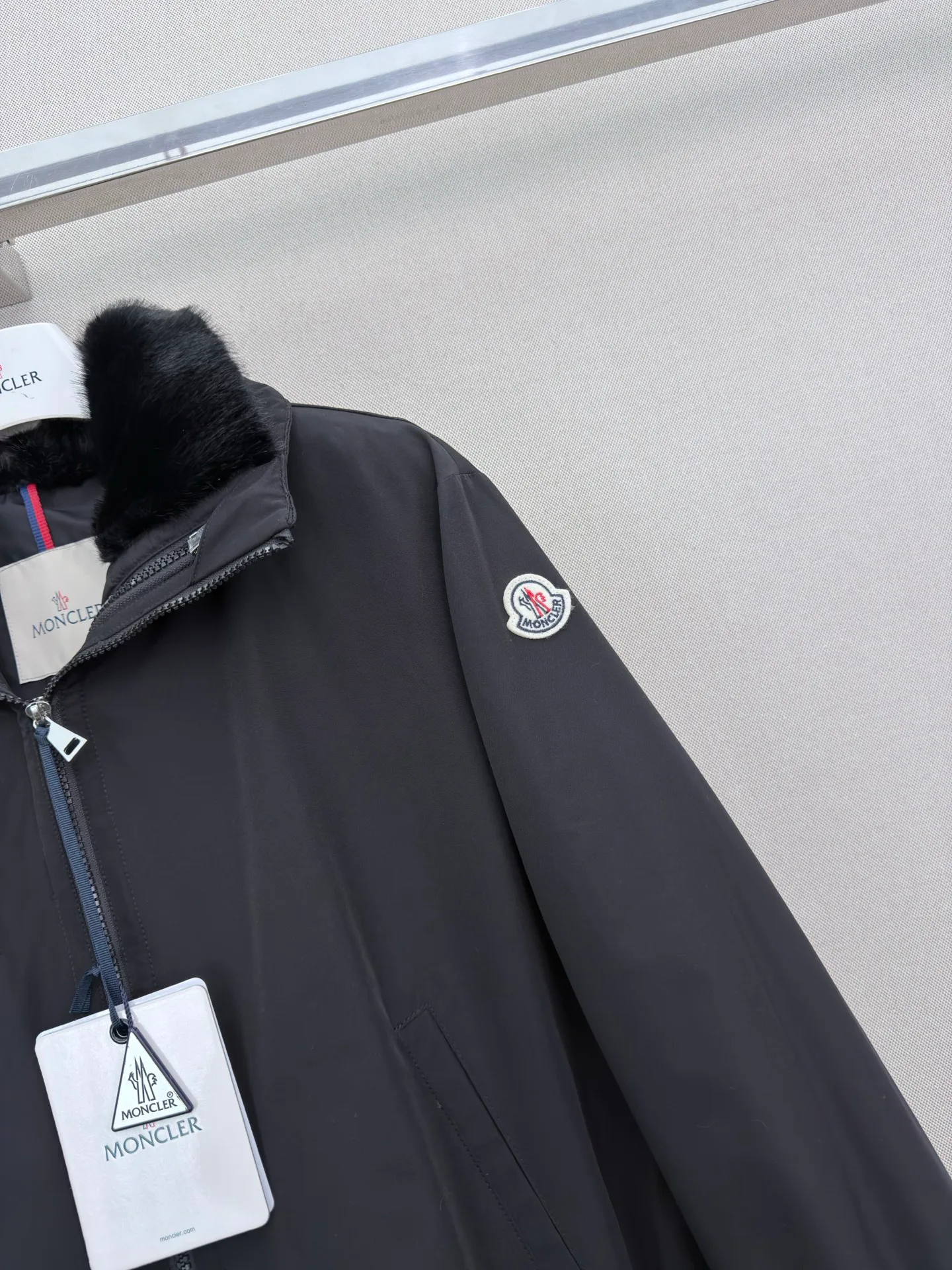 Women's Jackets And Down Jackets MONCLER 17919448