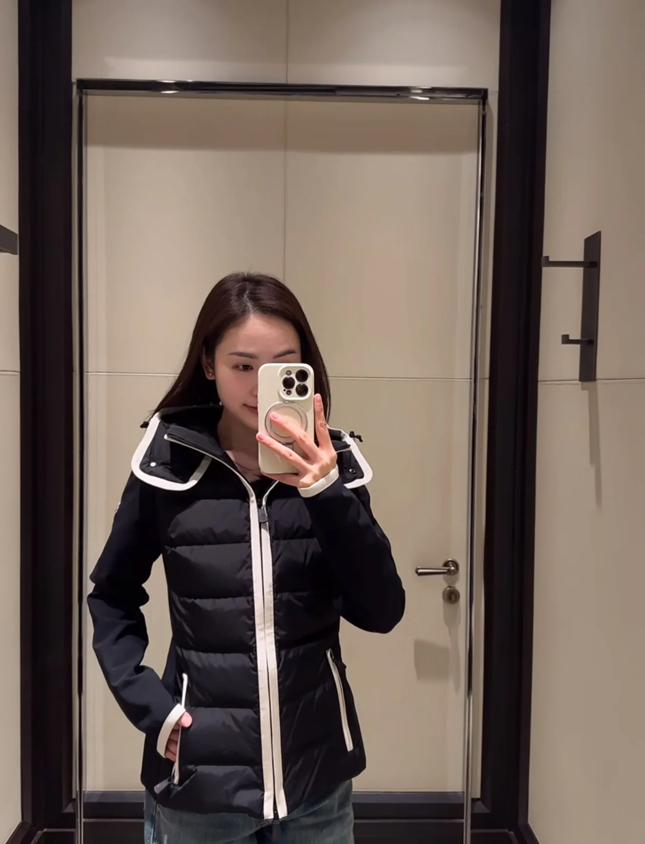 Women's Jackets And Down Jackets MONCLER 18430829