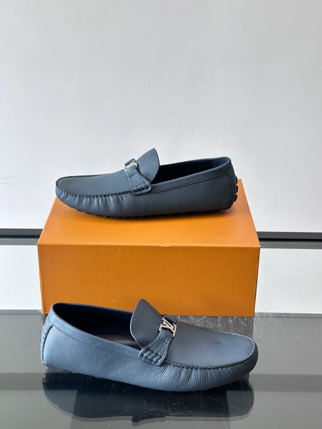 Men's Loafers And Dress Shoes LOUIS VUITTON 17646134