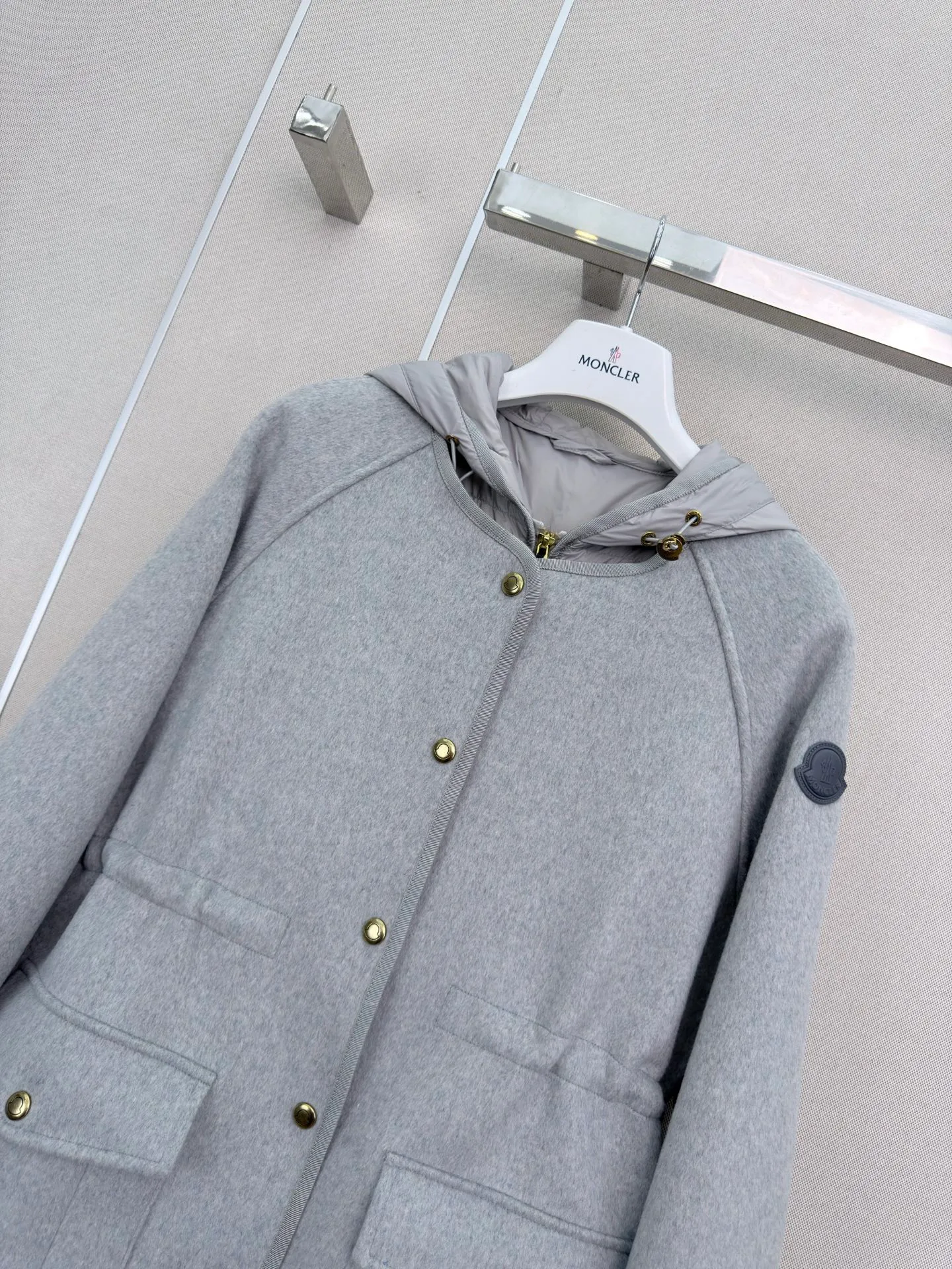 Women's Jackets And Down Jackets MONCLER 18408002