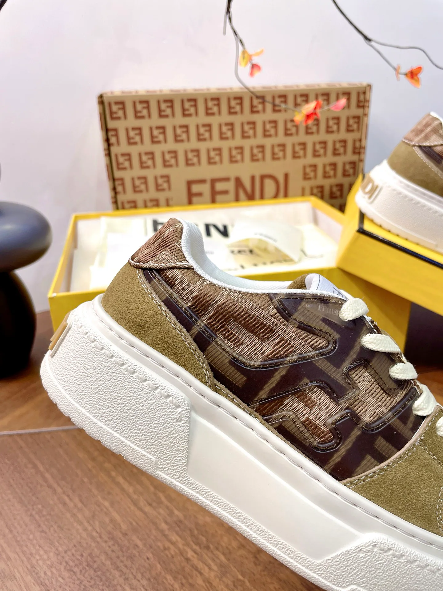 Women's Sneakers FENDI 17957341