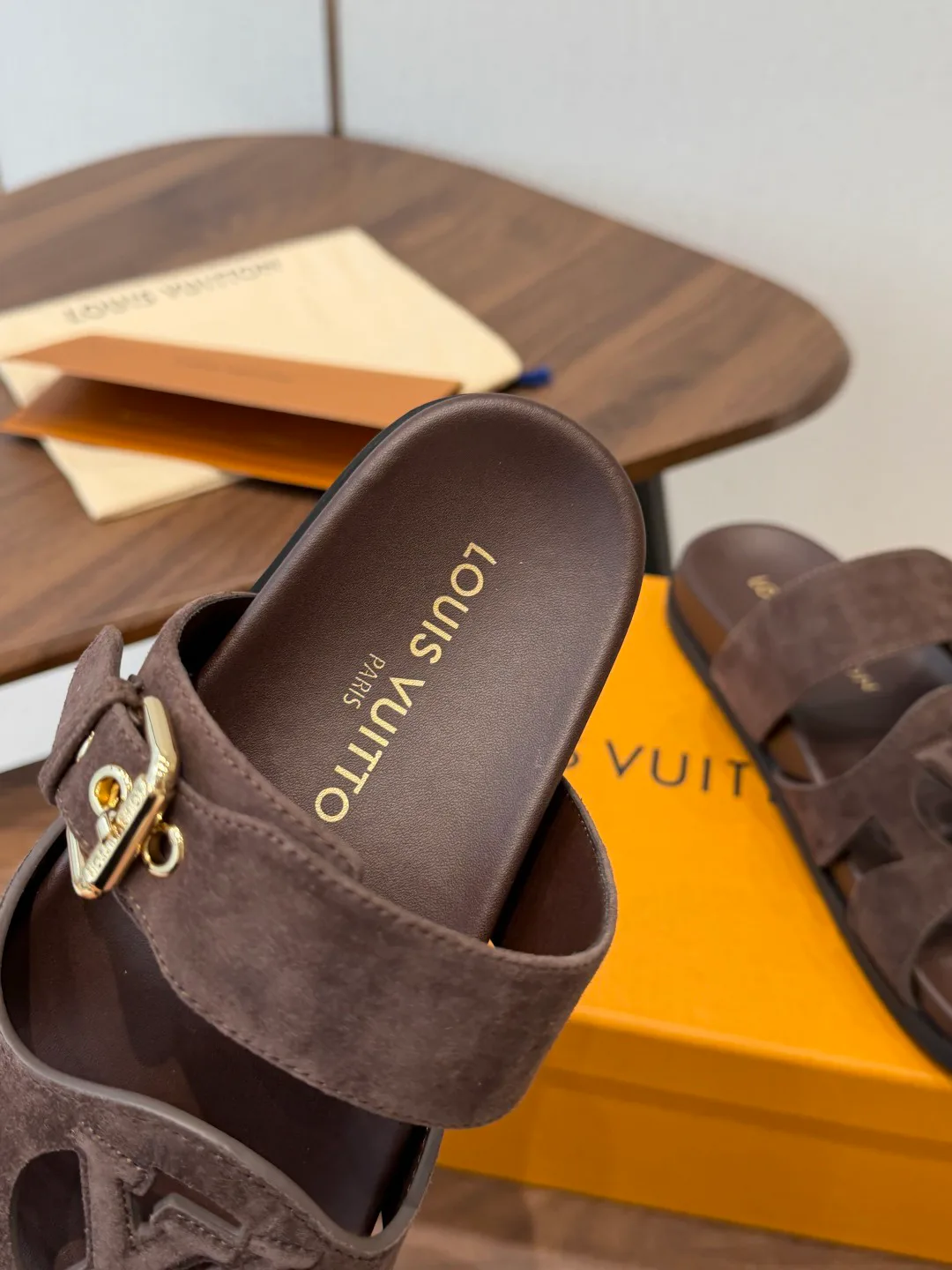Шлепанцы Женские Louis Vuitton 18687522
