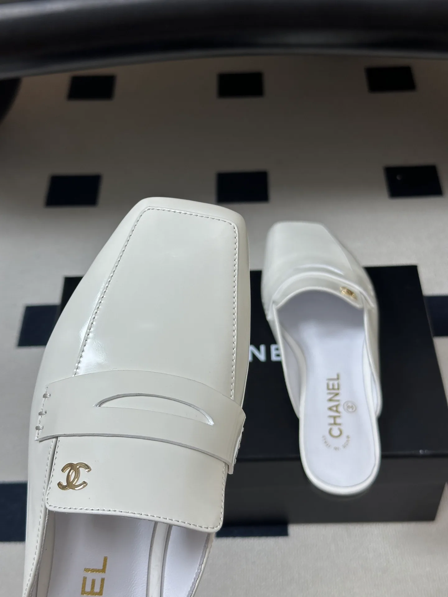 Women's Mules And Clogs CHANEL 18049699