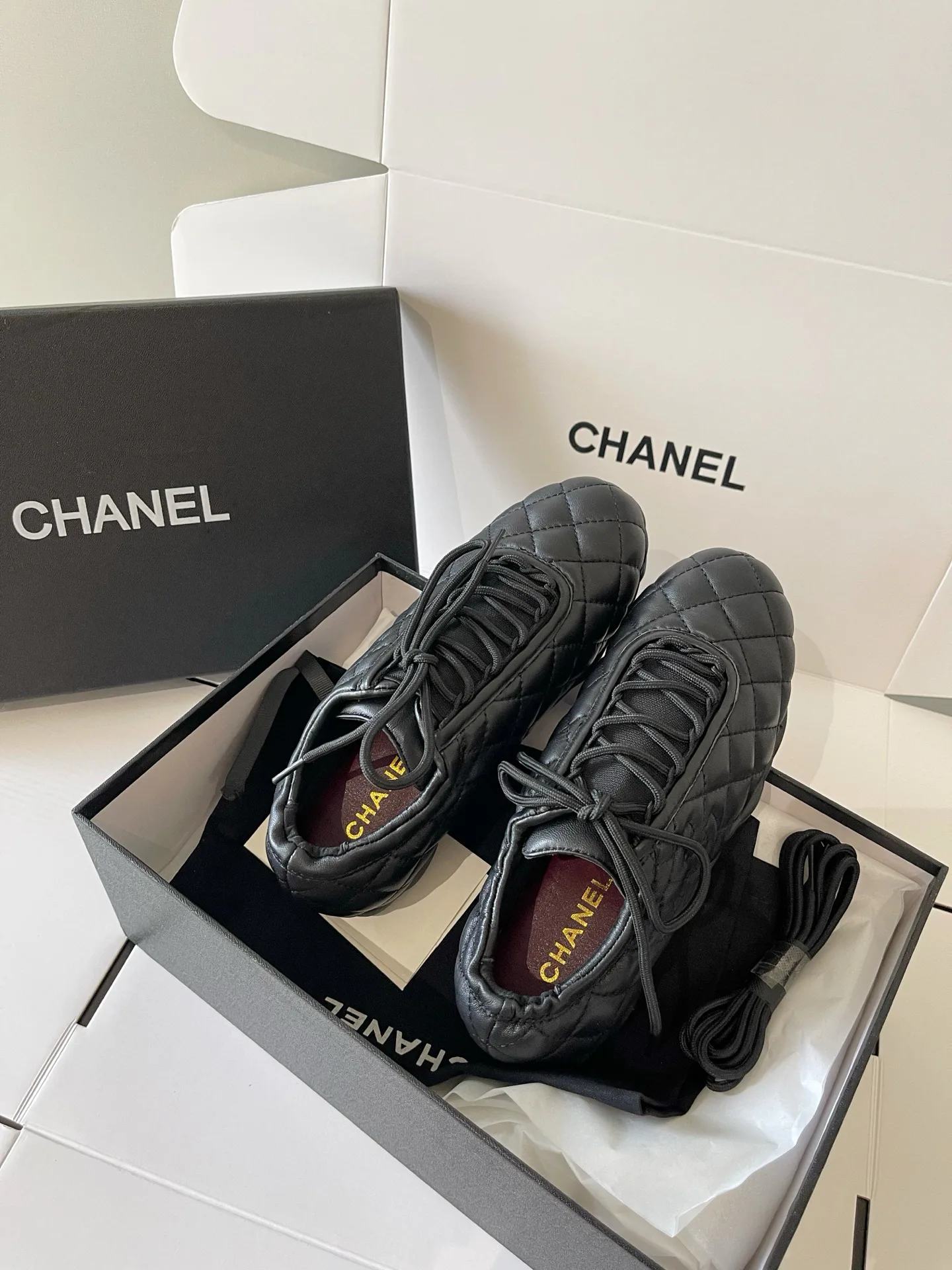 Women's Sneakers CHANEL 18437957