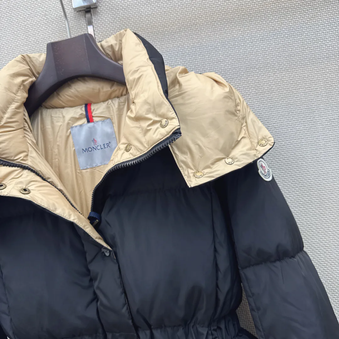 Women's Jackets And Down Jackets MONCLER 18225552