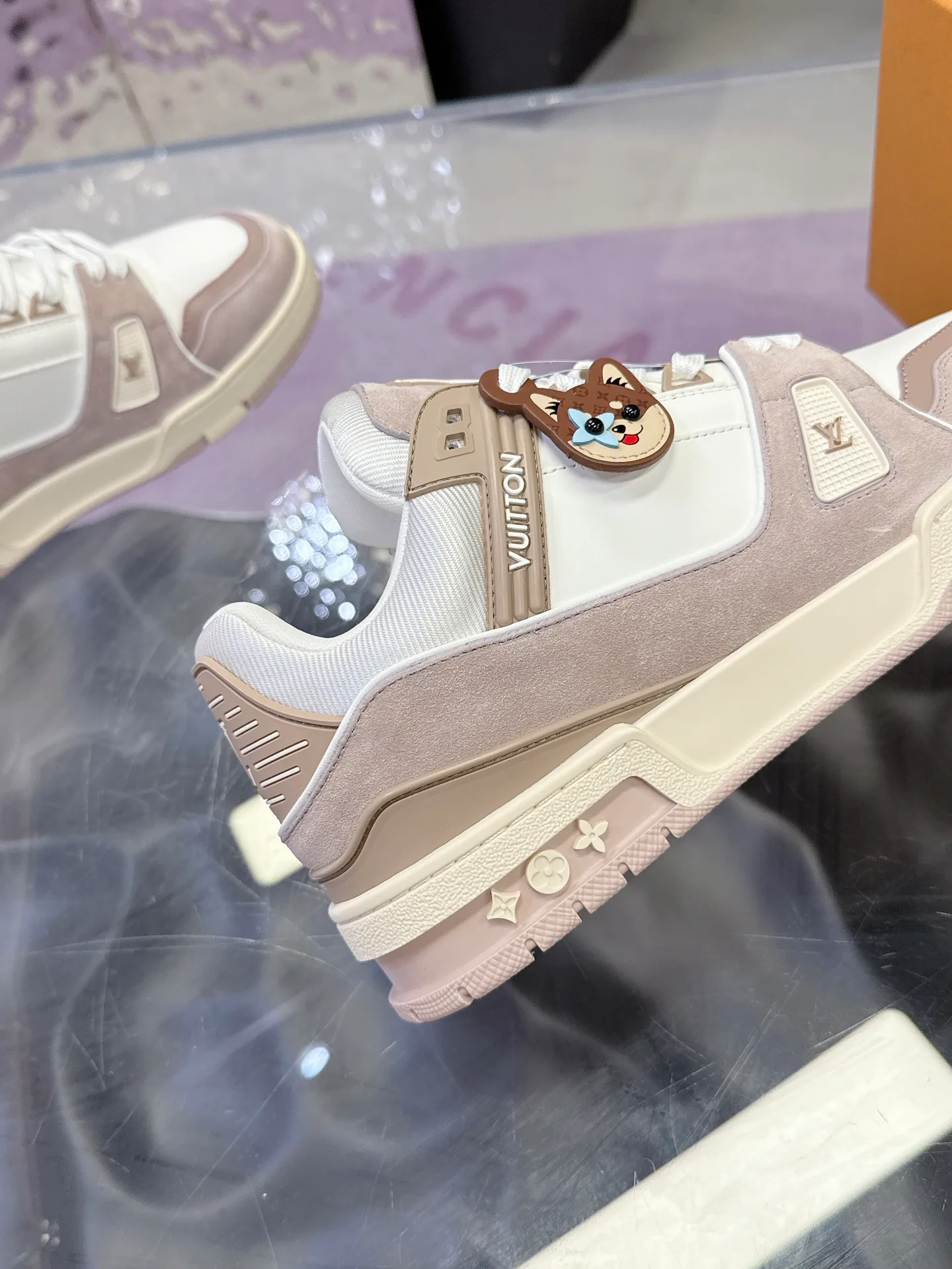 Women's Sneakers LOUIS VUITTON 18104015