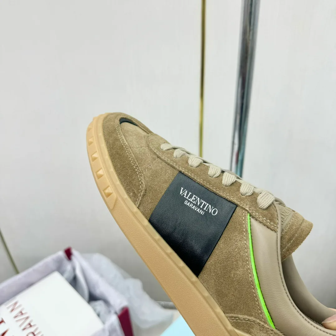 Women's Sneakers VALENTINO 17955032
